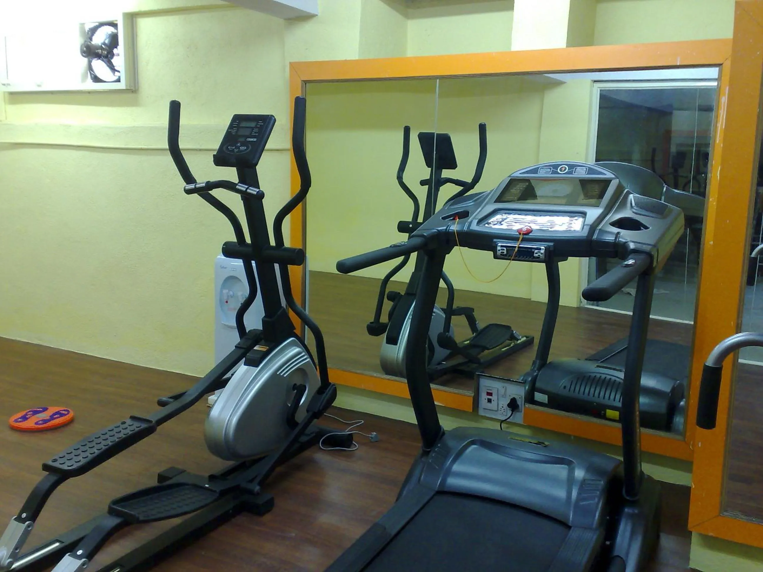 Fitness centre/facilities in Maple Suites