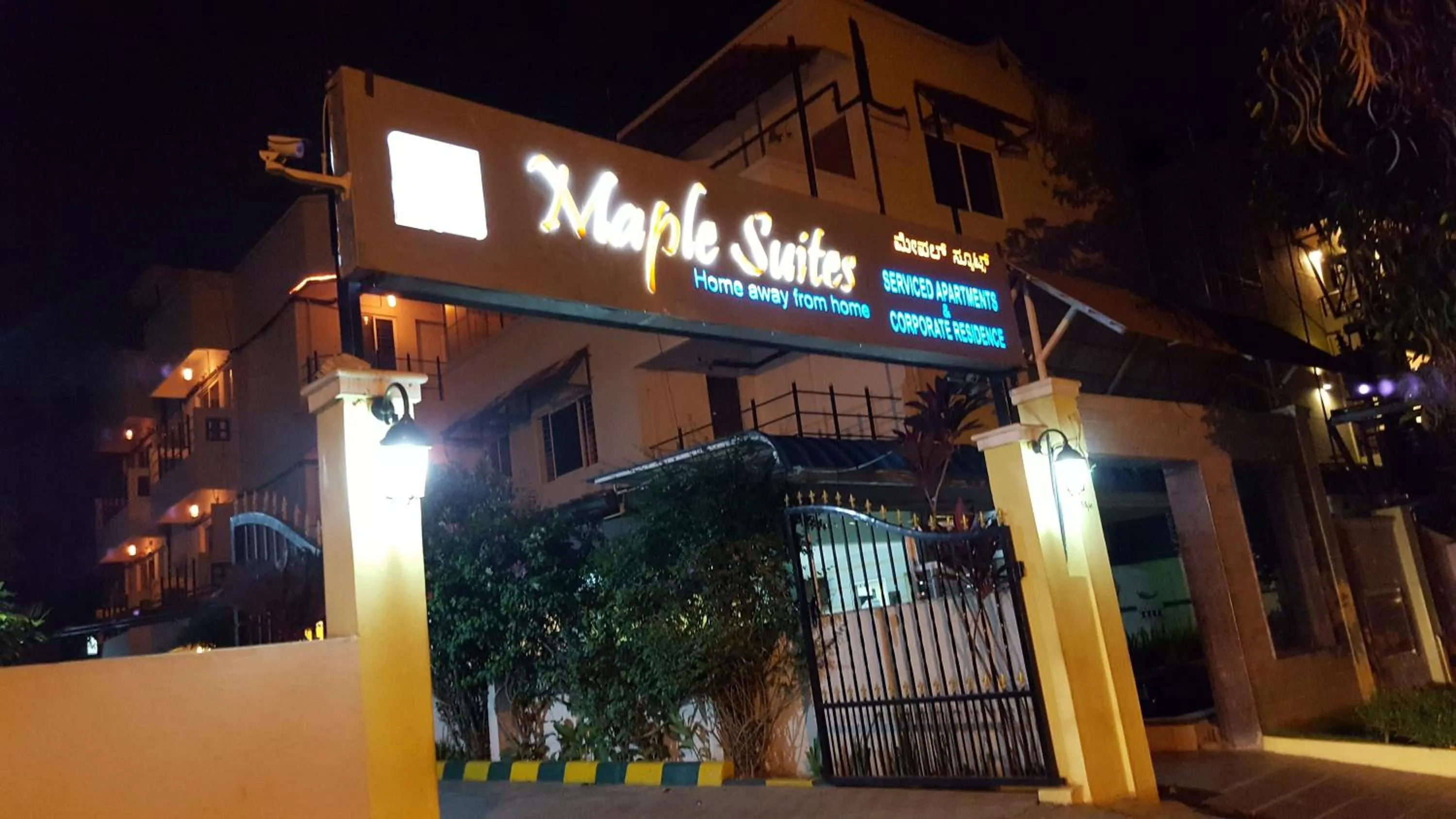 Facade/entrance in Maple Suites