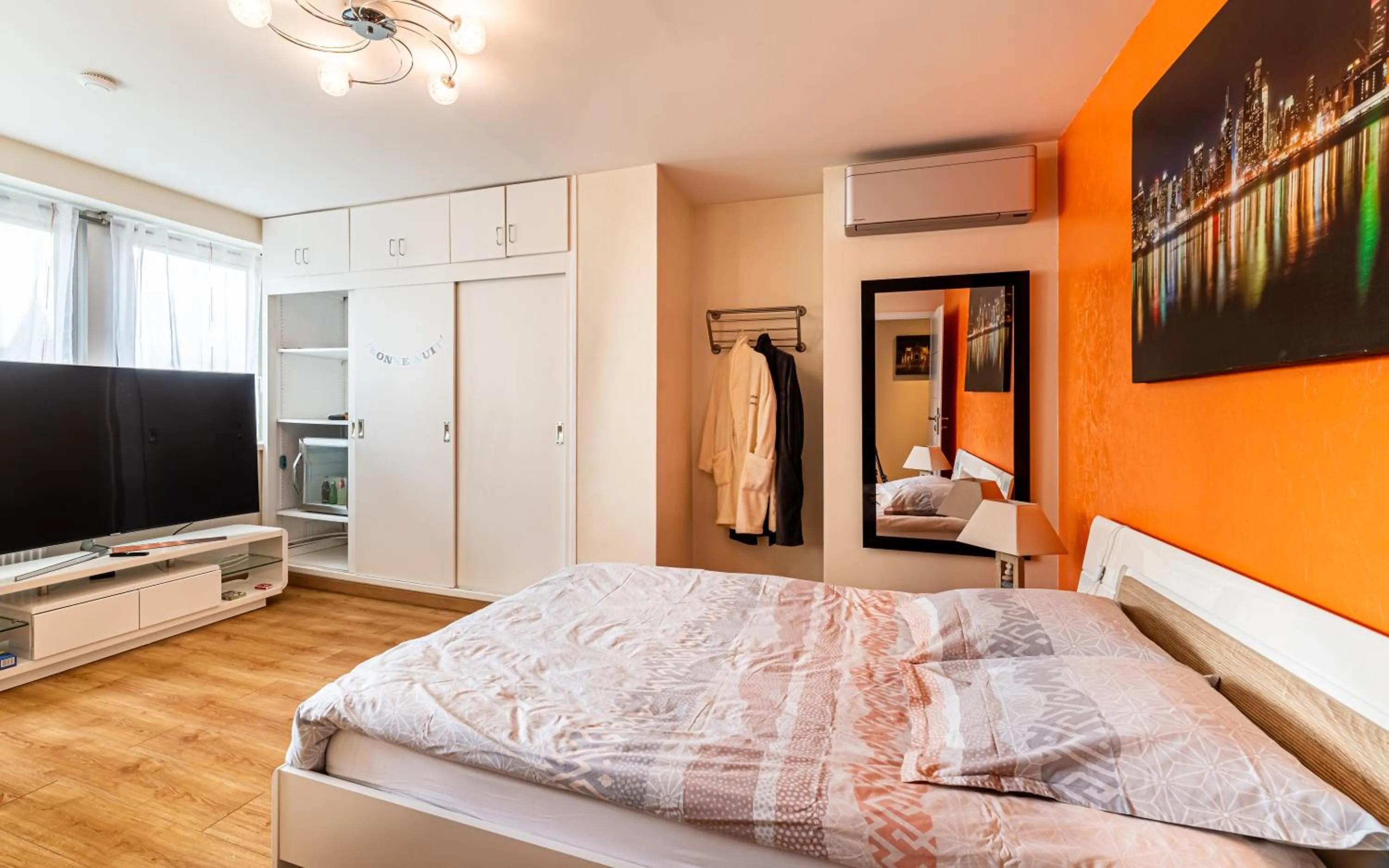 Decorative detail, Bed in Chambre d'hôtes Au Coeur De NancyB&B proche gare de Nancy