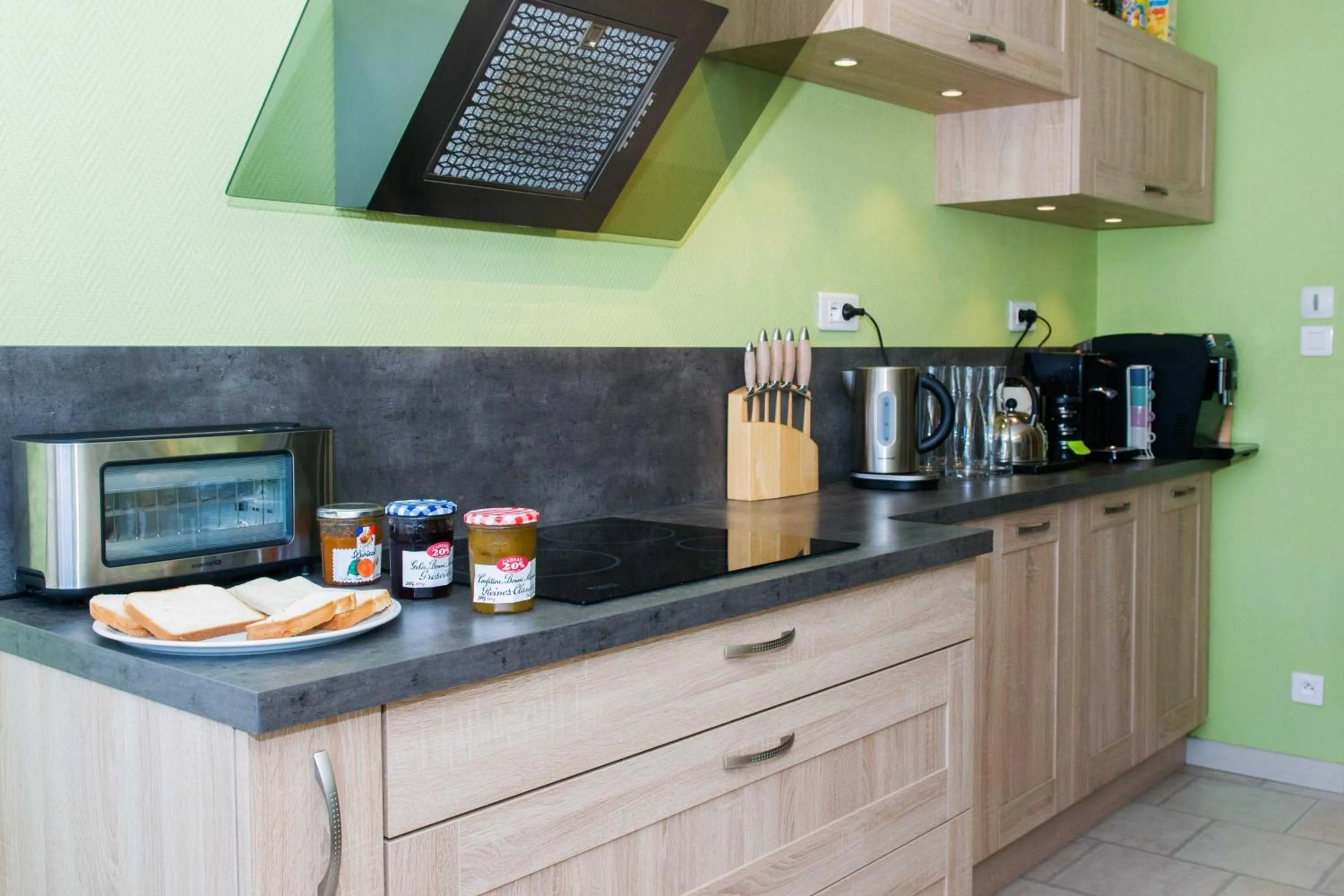 Communal kitchen in Chambre d'hôtes Au Coeur De NancyB&B proche gare de Nancy