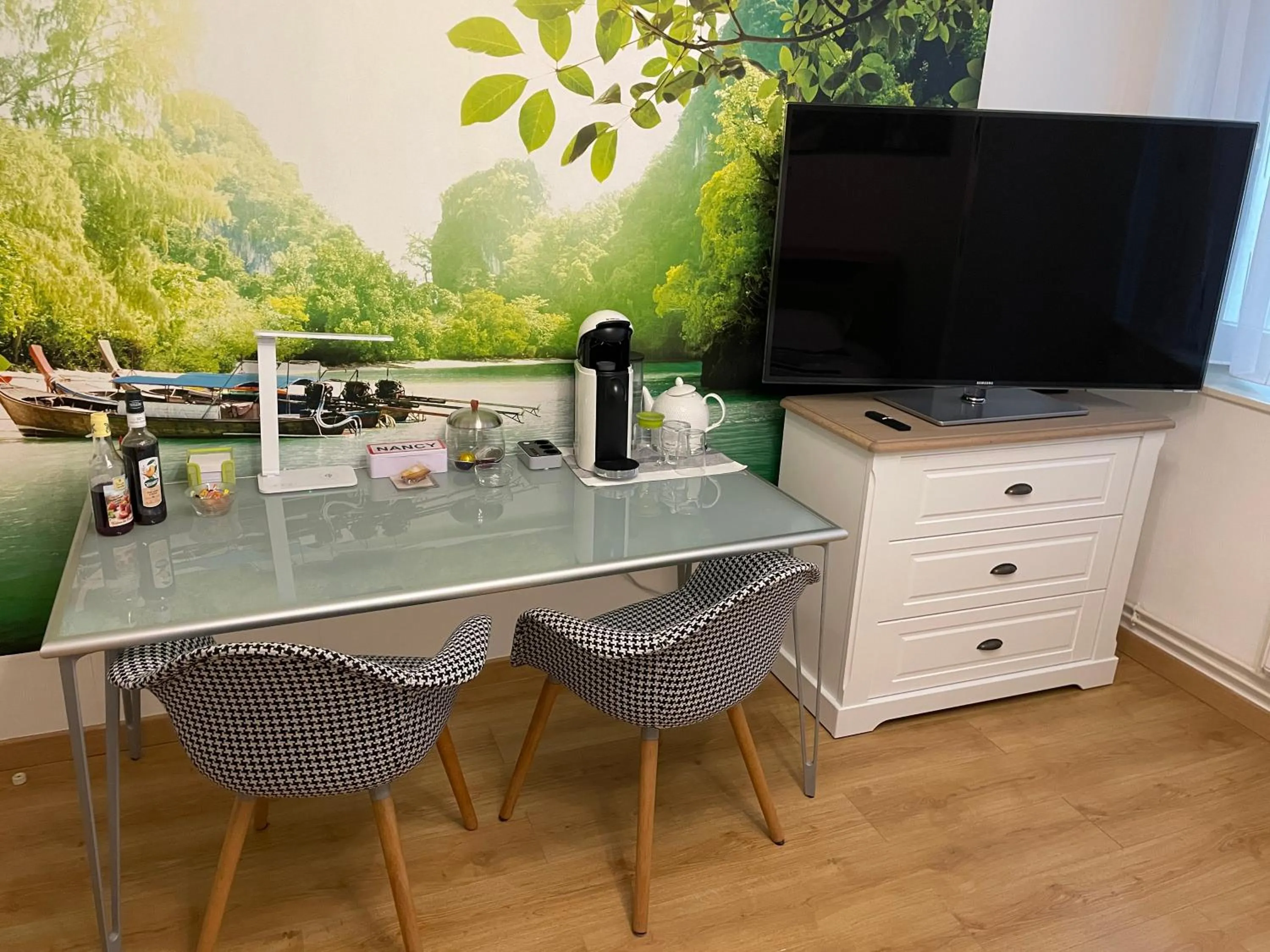 TV and multimedia in Chambre d'hôtes Au Coeur De NancyB&B proche gare de Nancy