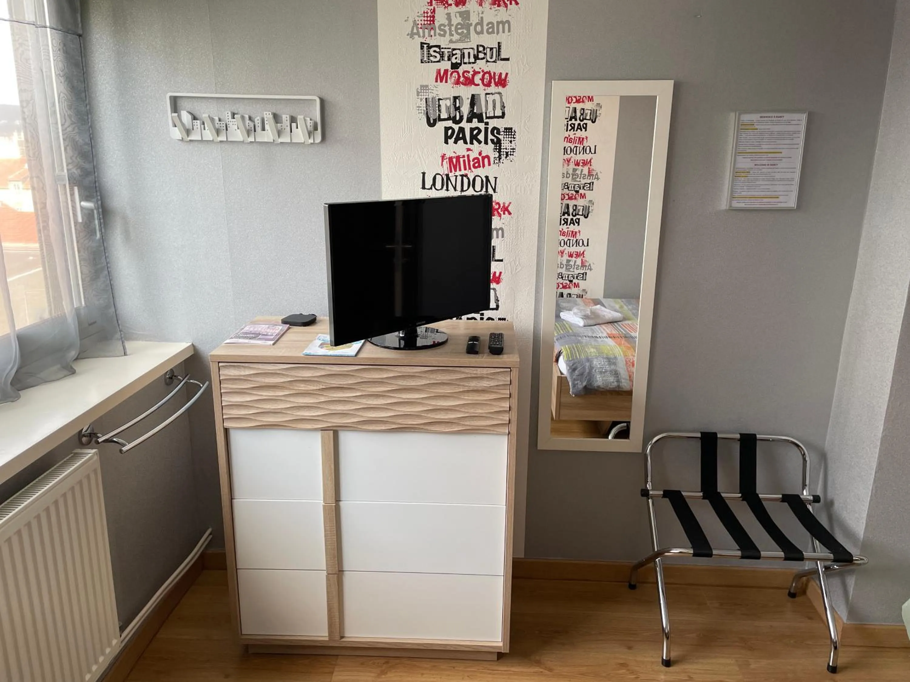 TV and multimedia in Chambre d'hôtes Au Coeur De NancyB&B proche gare de Nancy