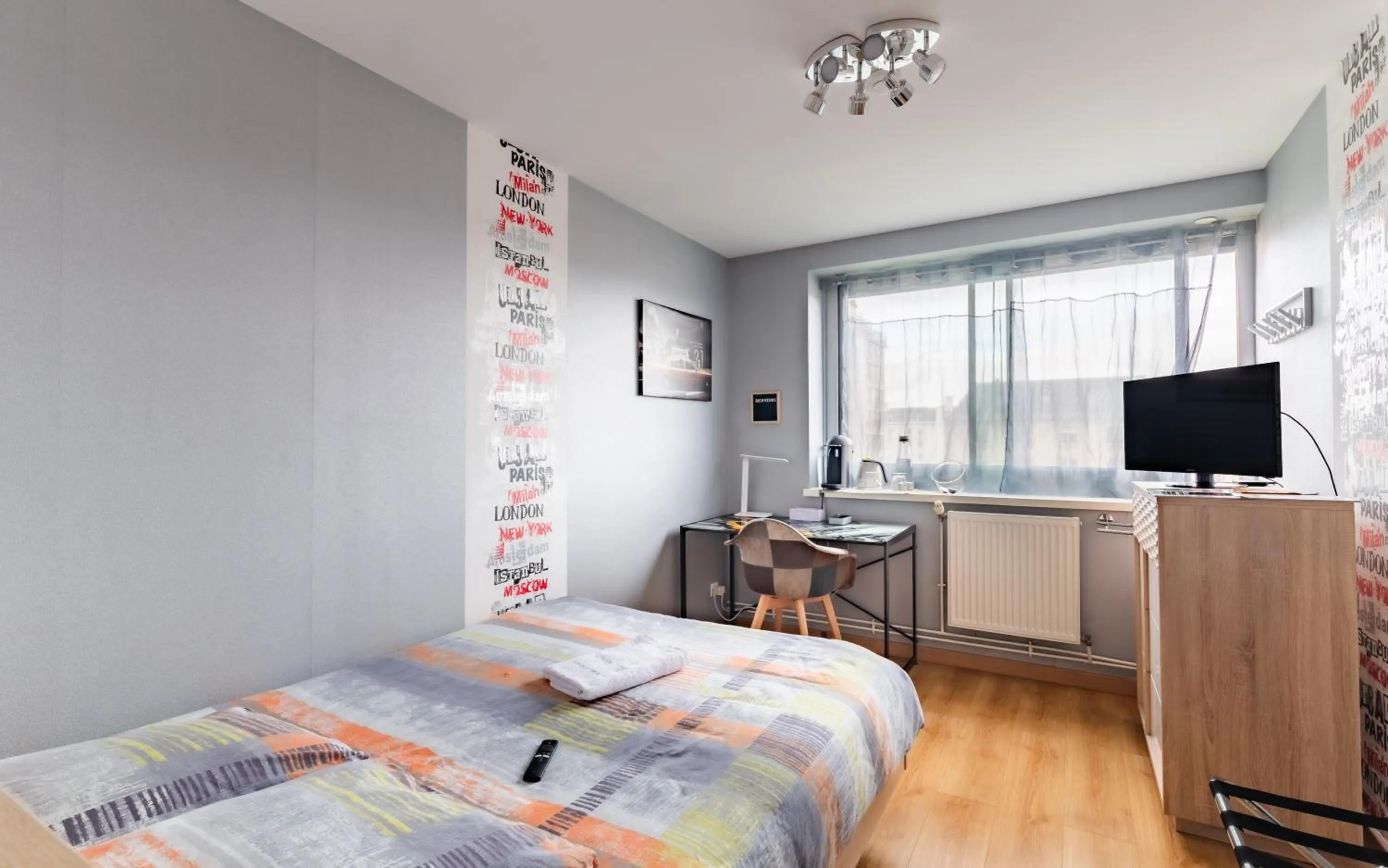 Decorative detail, Bed in Chambre d'hôtes Au Coeur De NancyB&B proche gare de Nancy