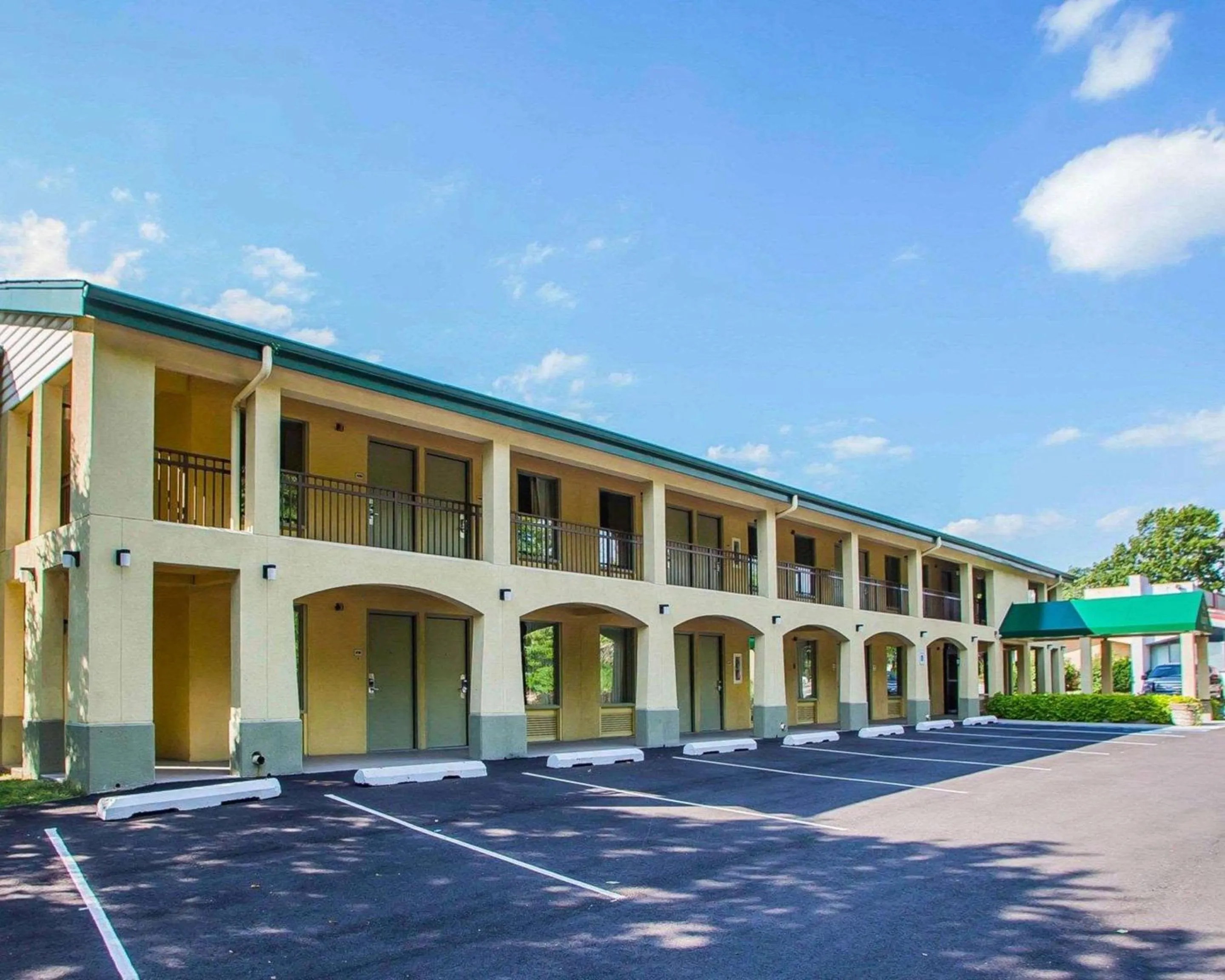 Property building in McIntosh Inn