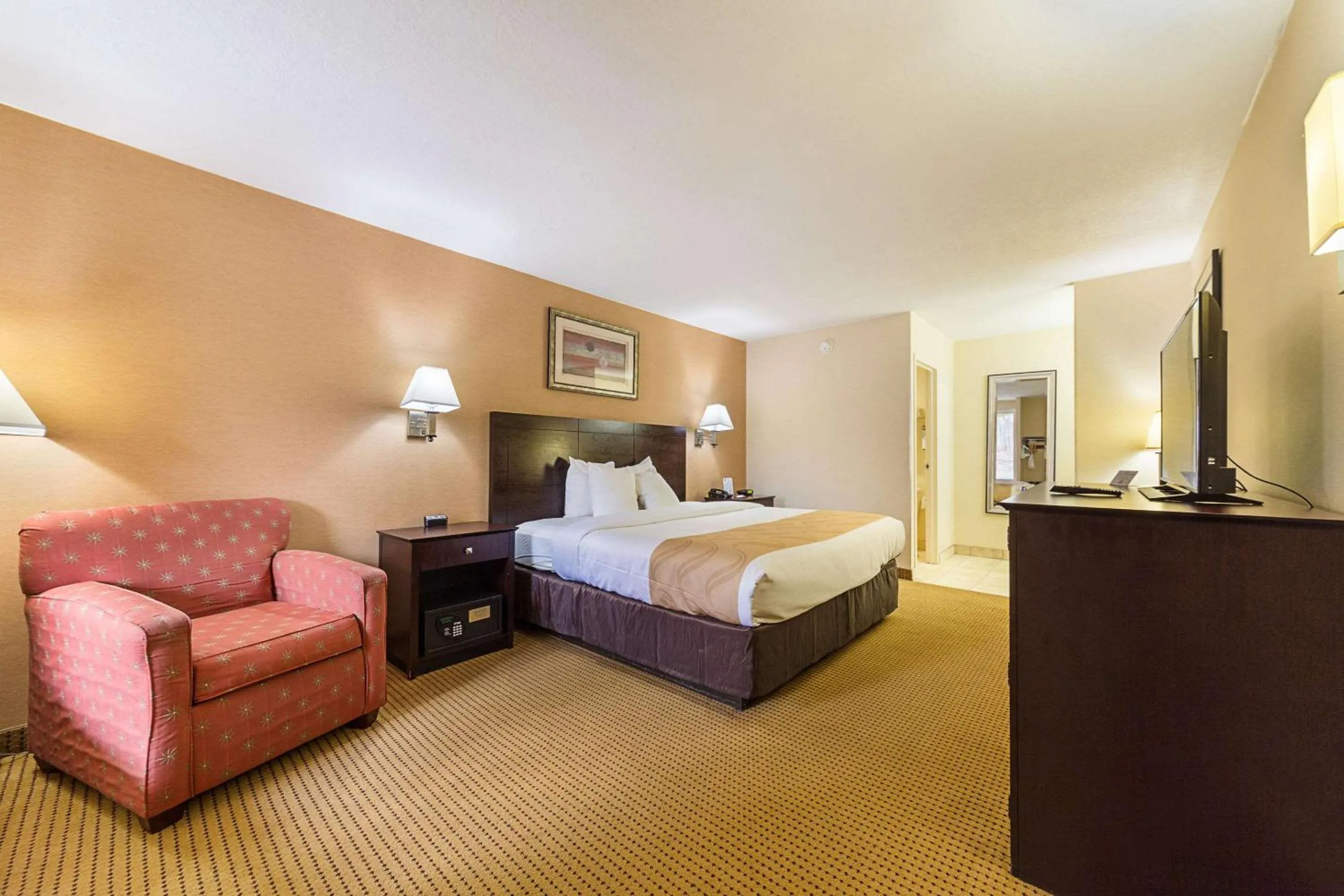 Photo of the whole room, Bed in McIntosh Inn