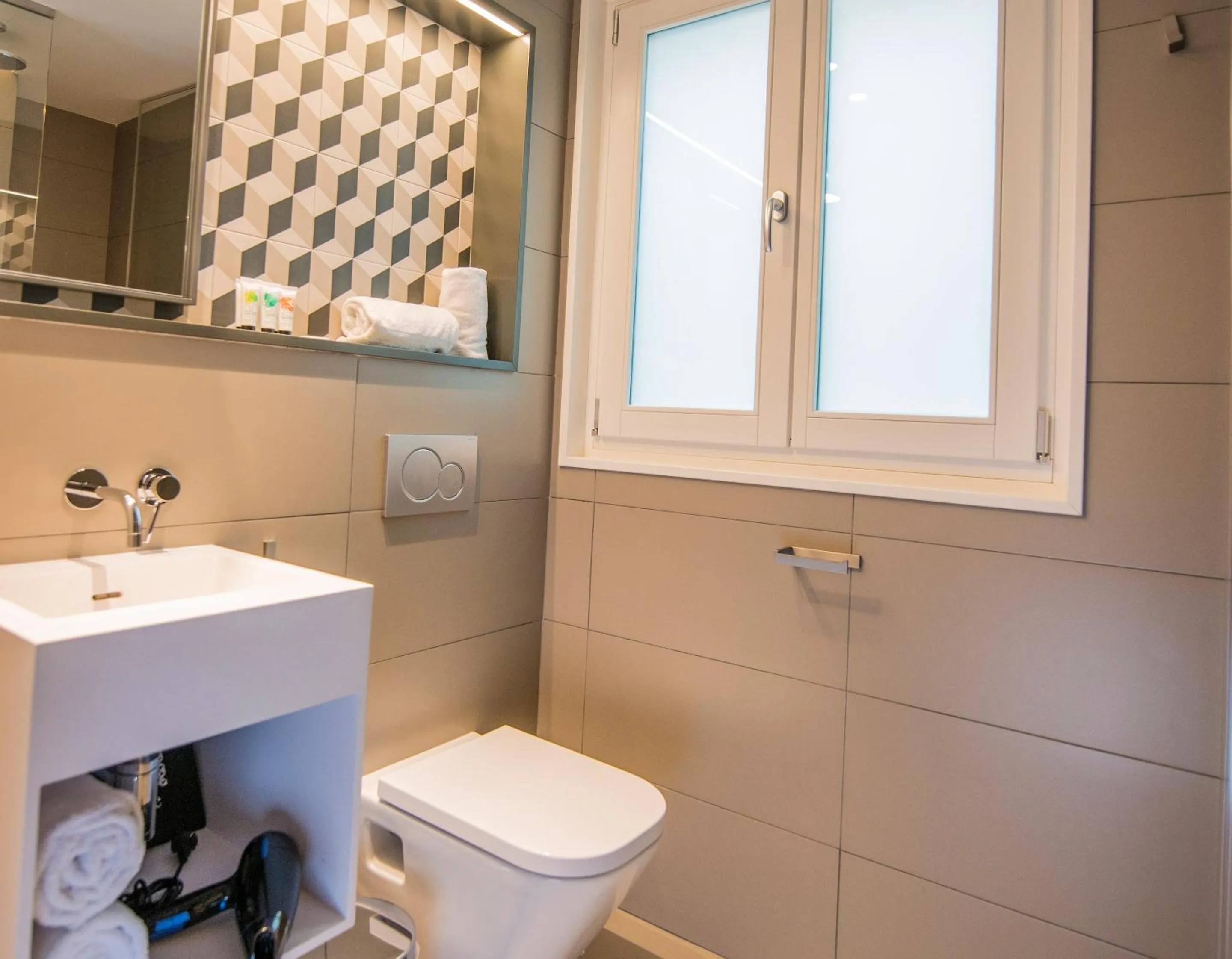 Toilet in Mosaic by Ona