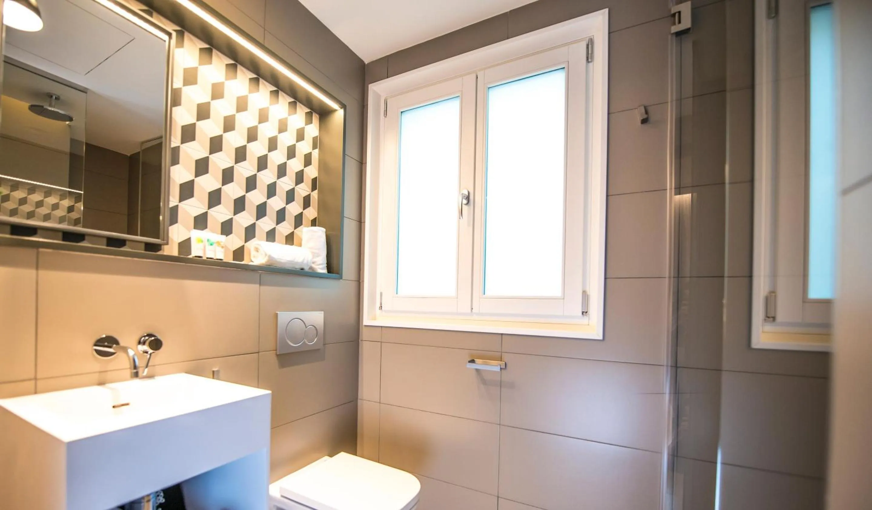 Bathroom in Mosaic by Ona