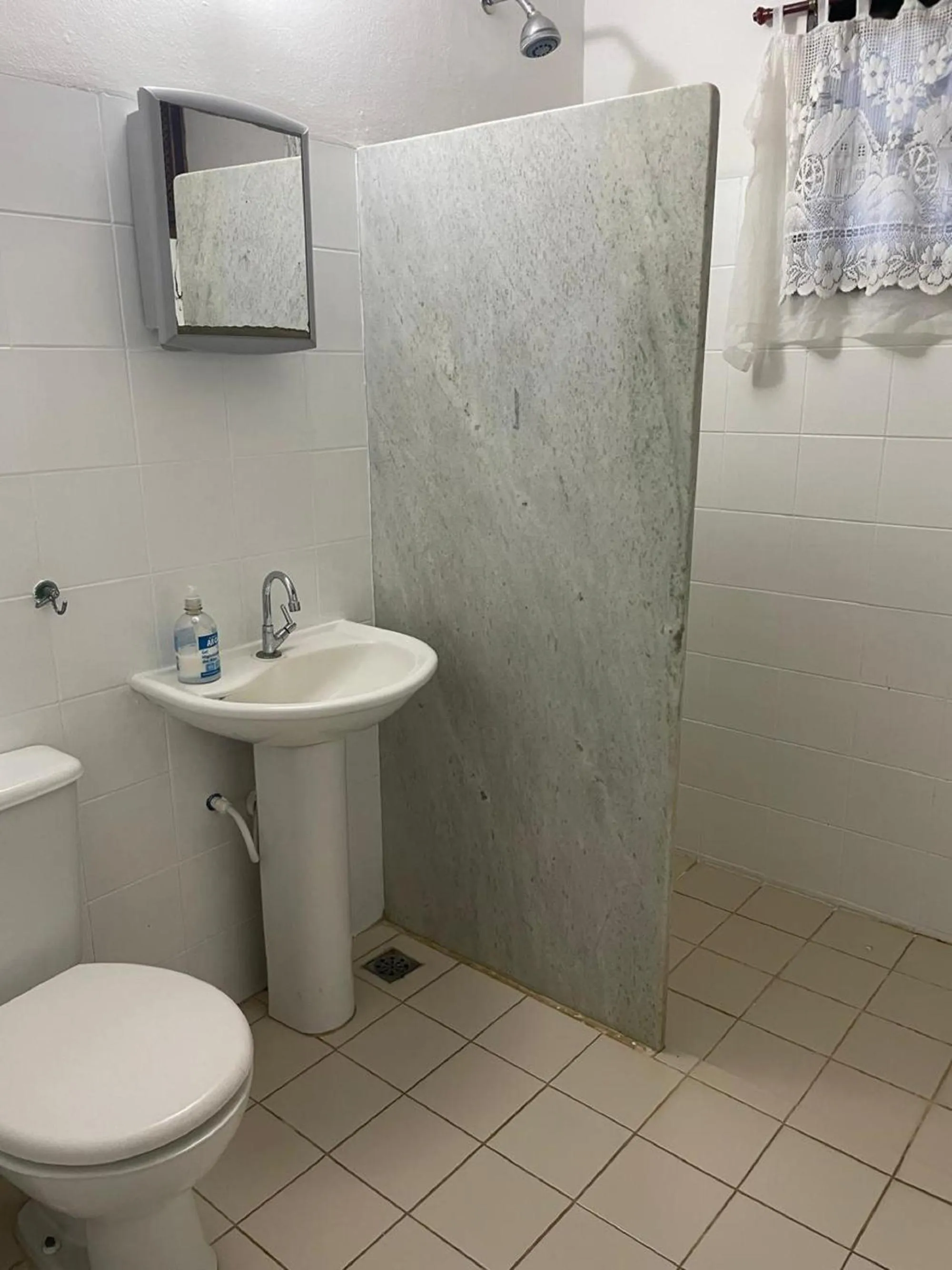 Shower in Pousada Saint Germain