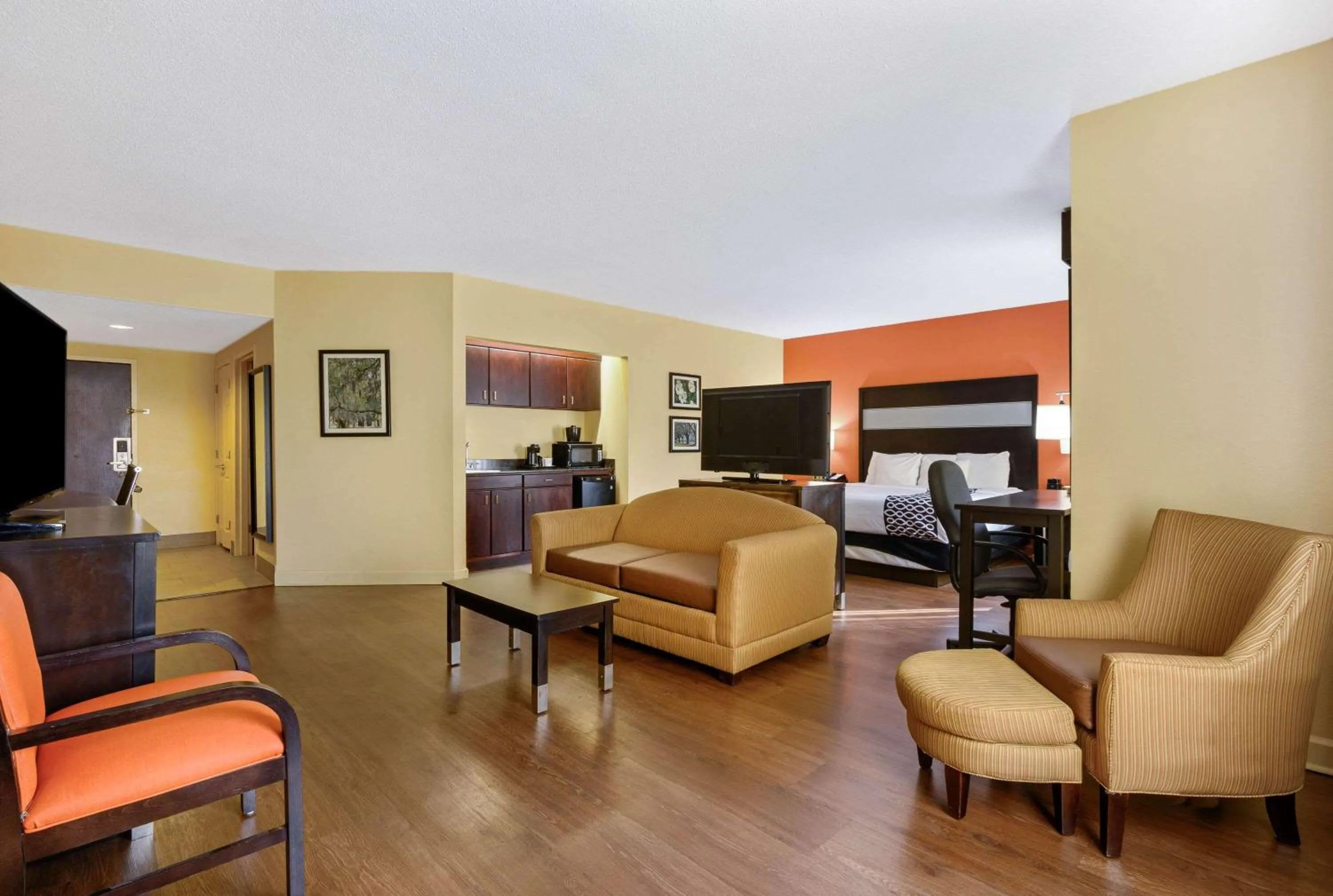 Deluxe Family Room - Non-Smoking  in La Quinta by Wyndham Florence