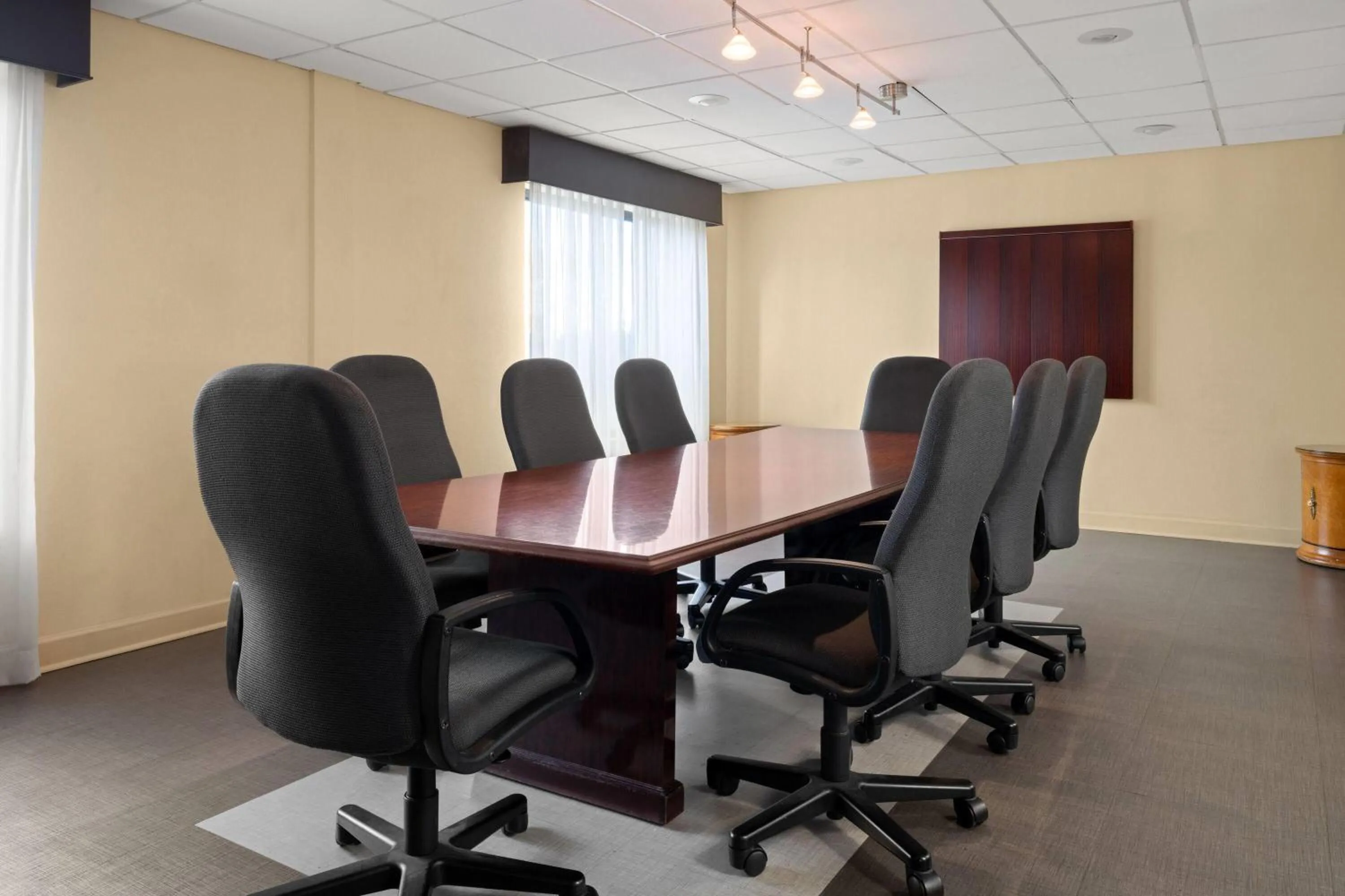 Meeting/conference room in La Quinta by Wyndham Florence