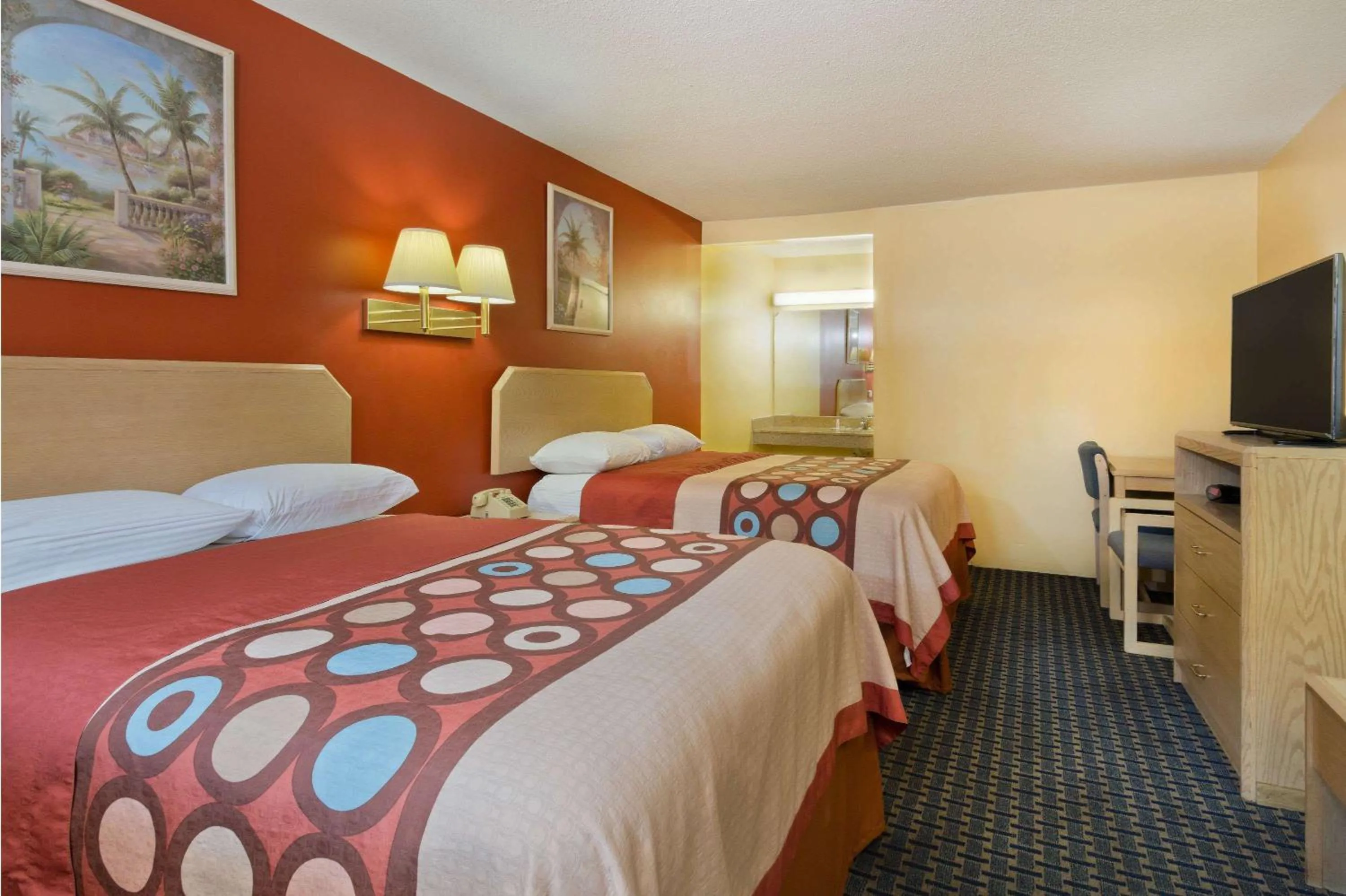 On site, Bed in Super 8 by Wyndham Chipley