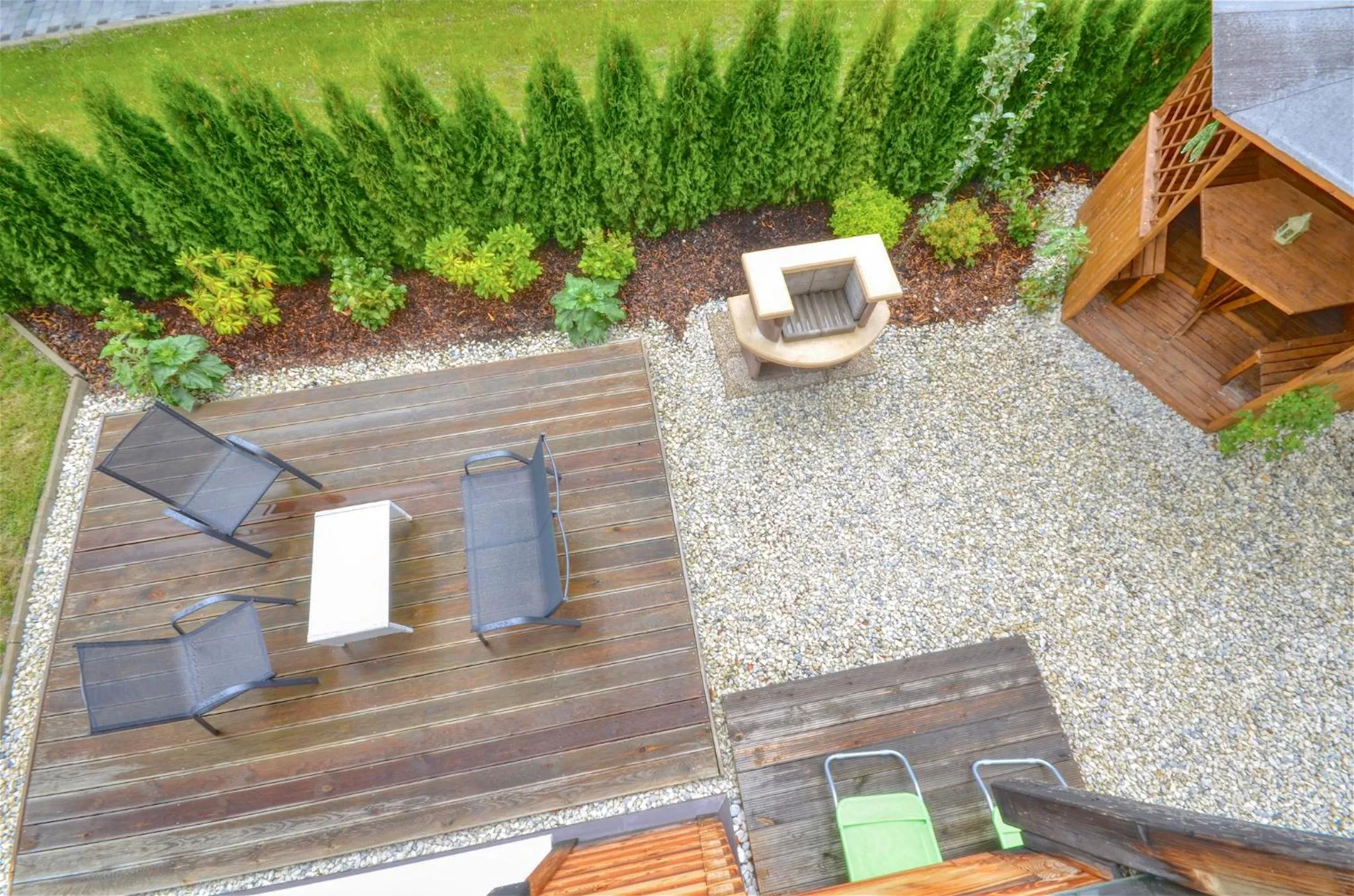 Garden in Chalet Seven - by Alpen Apartments
