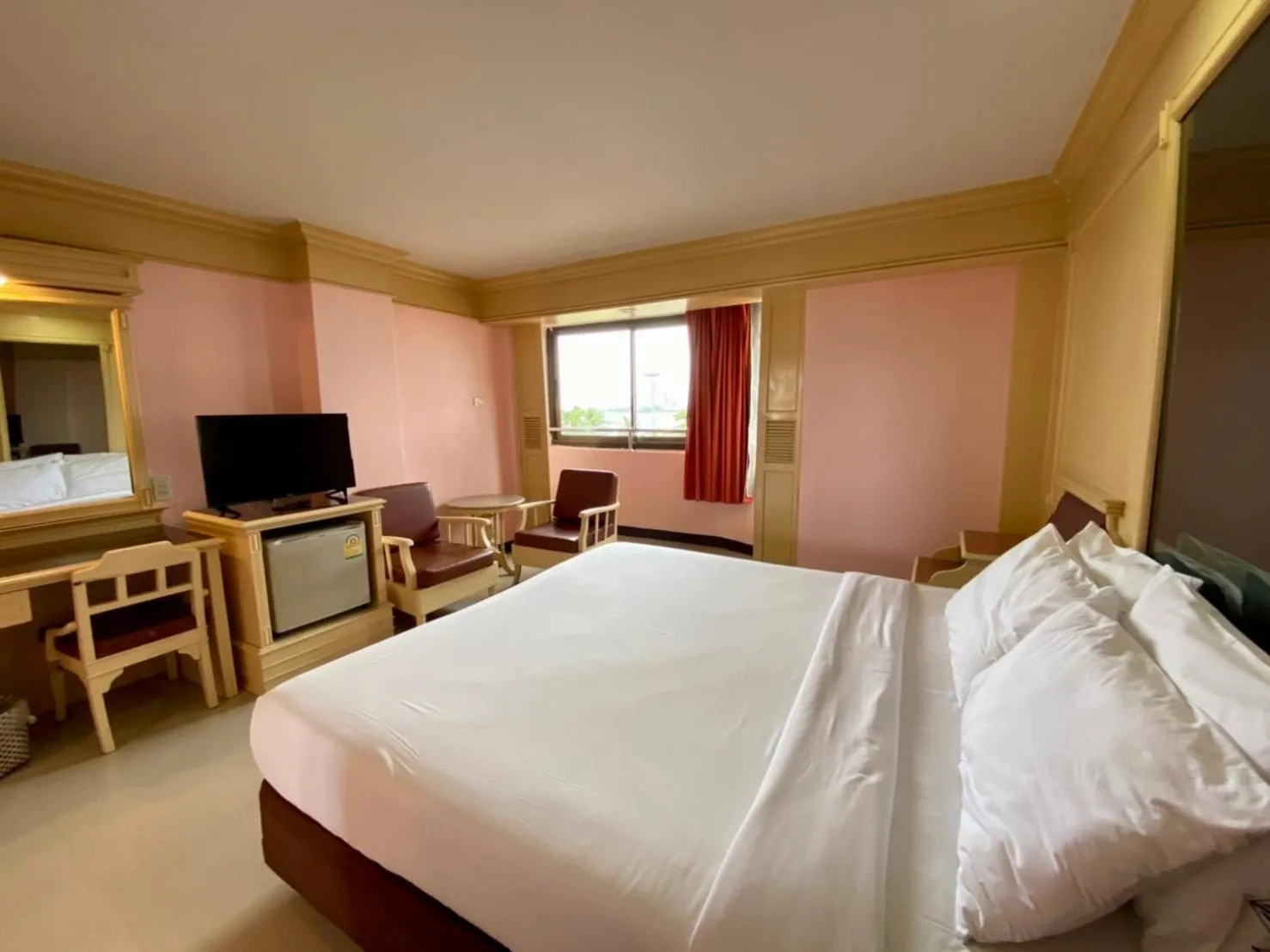 Bed in AA Hotel Pattaya