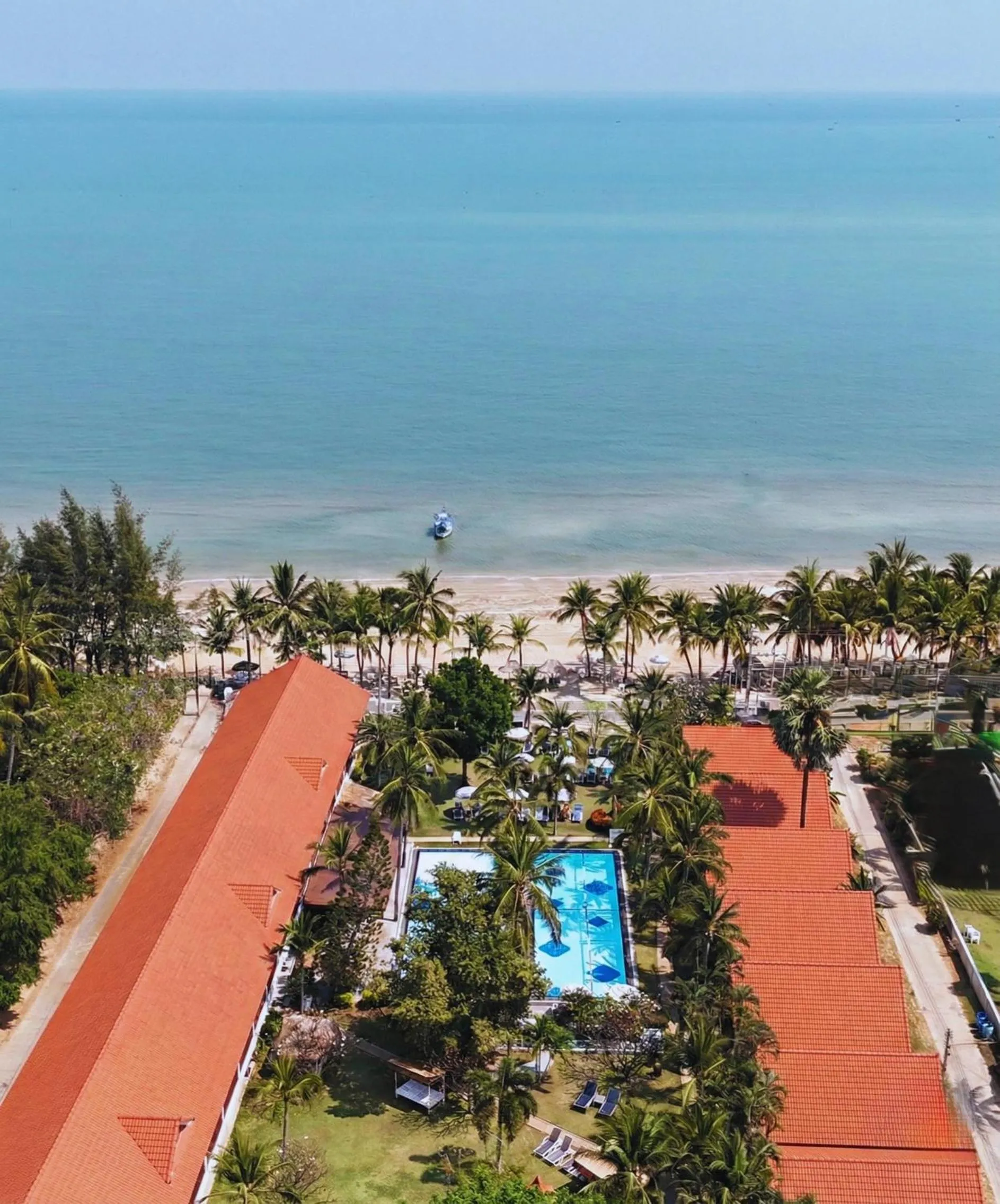 Property building in Dolphin Bay Beach Resort