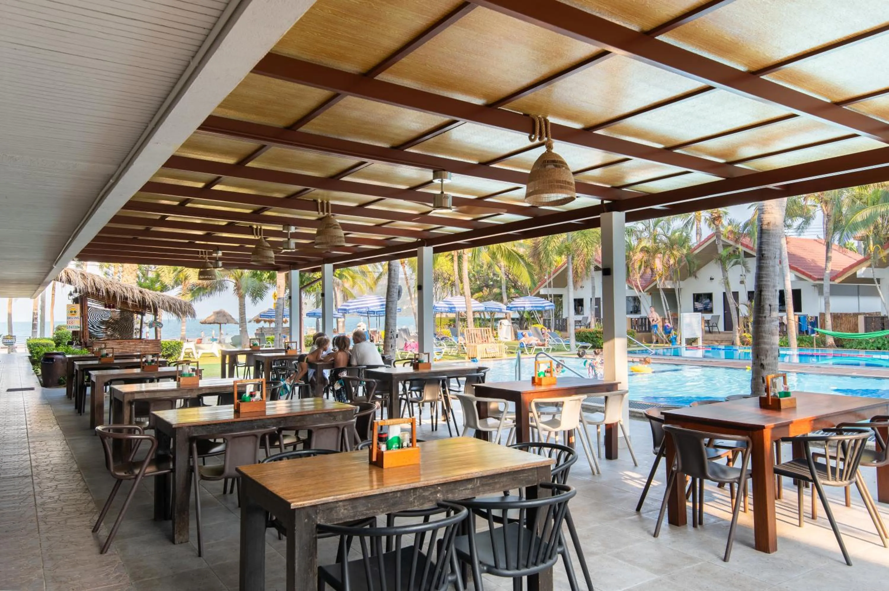 Restaurant/places to eat in Dolphin Bay Beach Resort