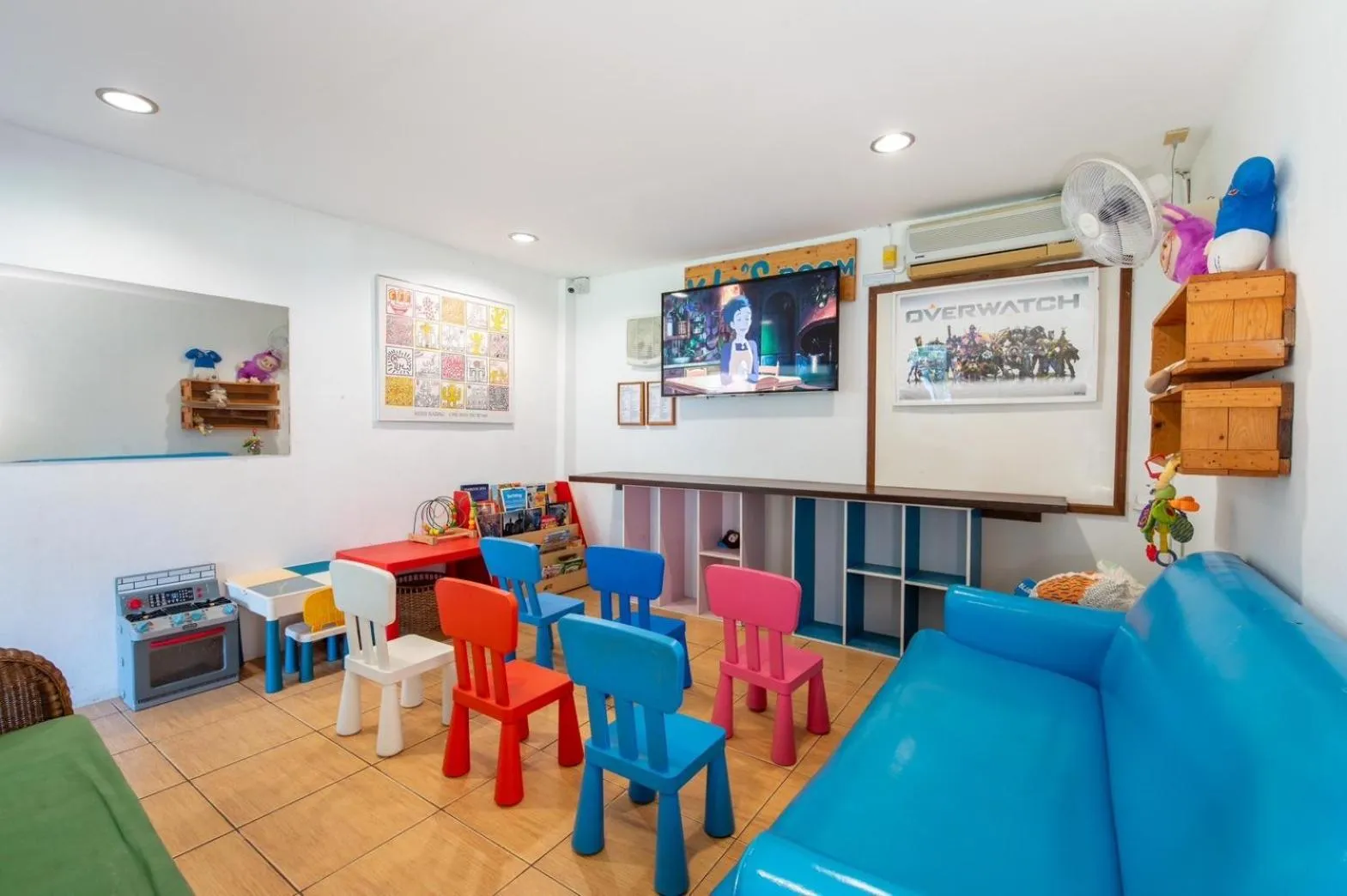 Communal lounge/ TV room in Dolphin Bay Beach Resort