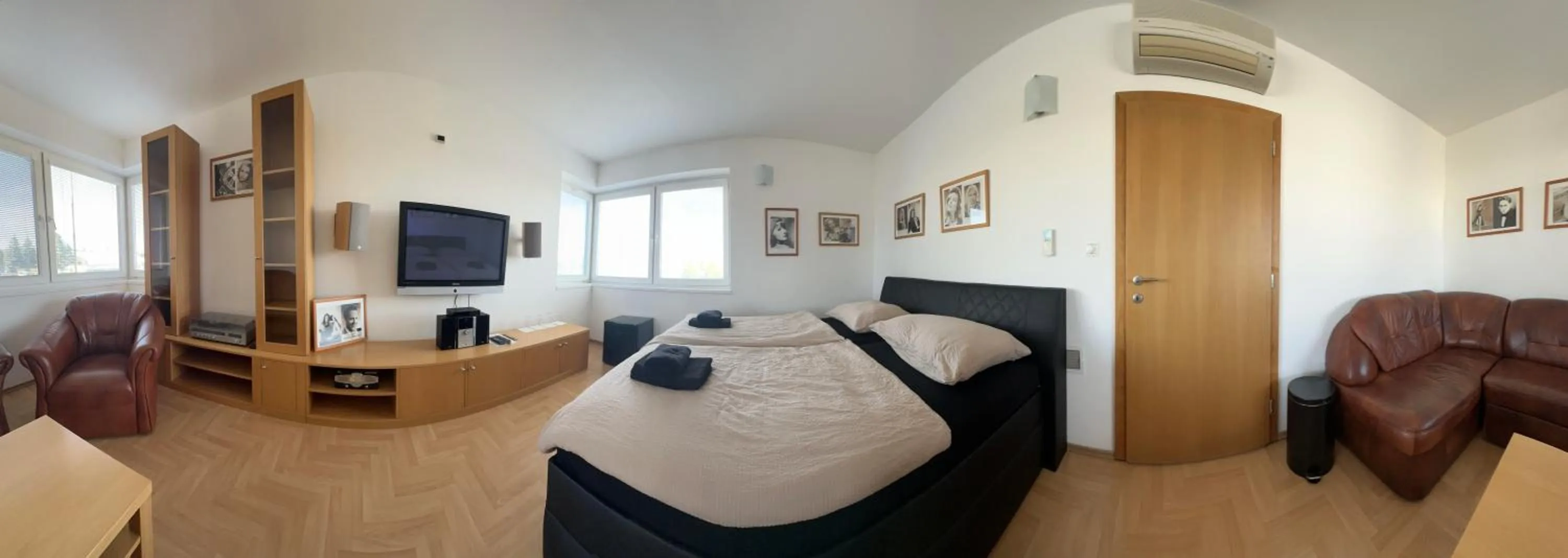 Living room, Bed in Hotel Muza