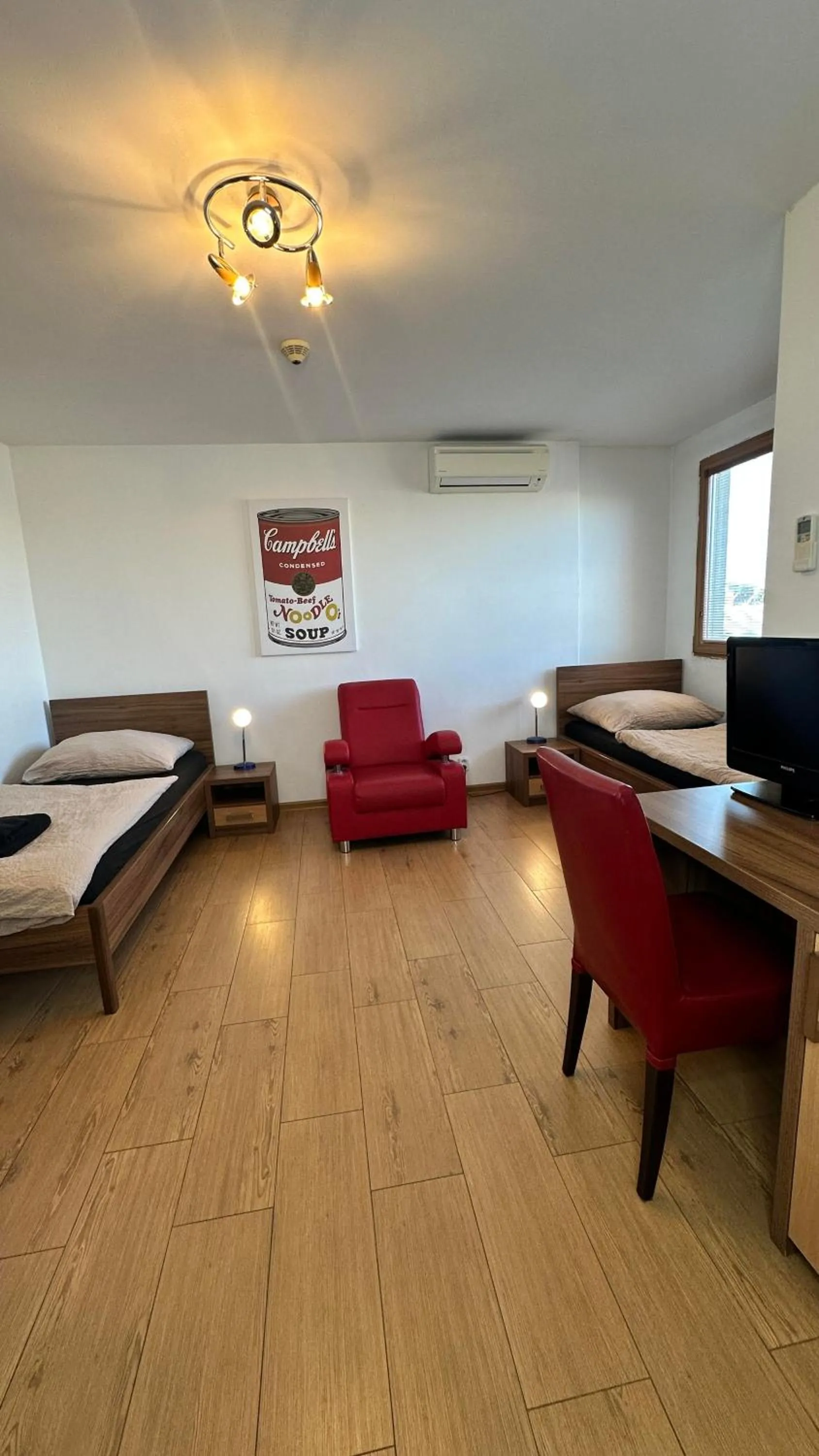 TV and multimedia, Bed in Hotel Muza