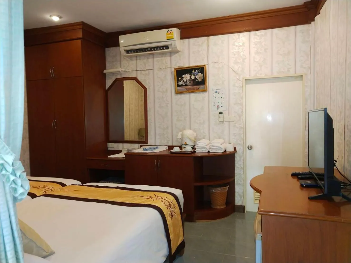 Bed in Samroiyod Holiday Resort