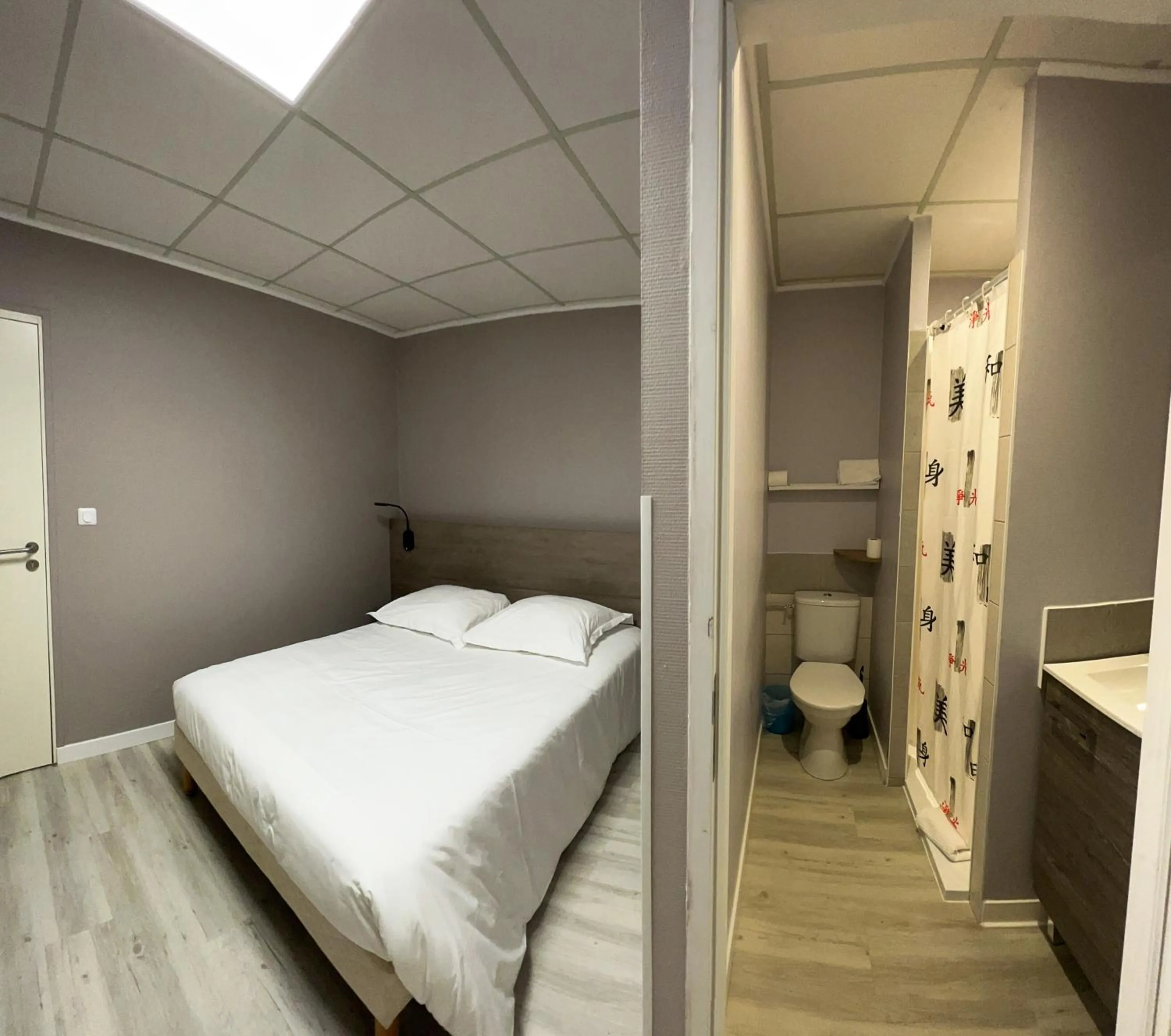 Bedroom, Bed in Le Petit Logis