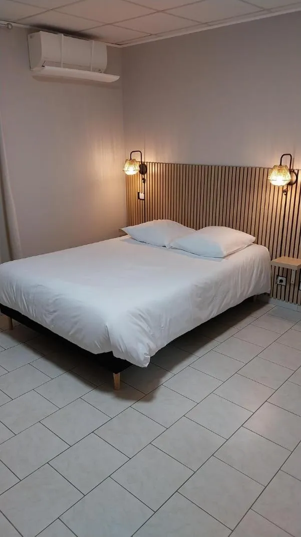 Bedroom, Bed in Le Petit Logis