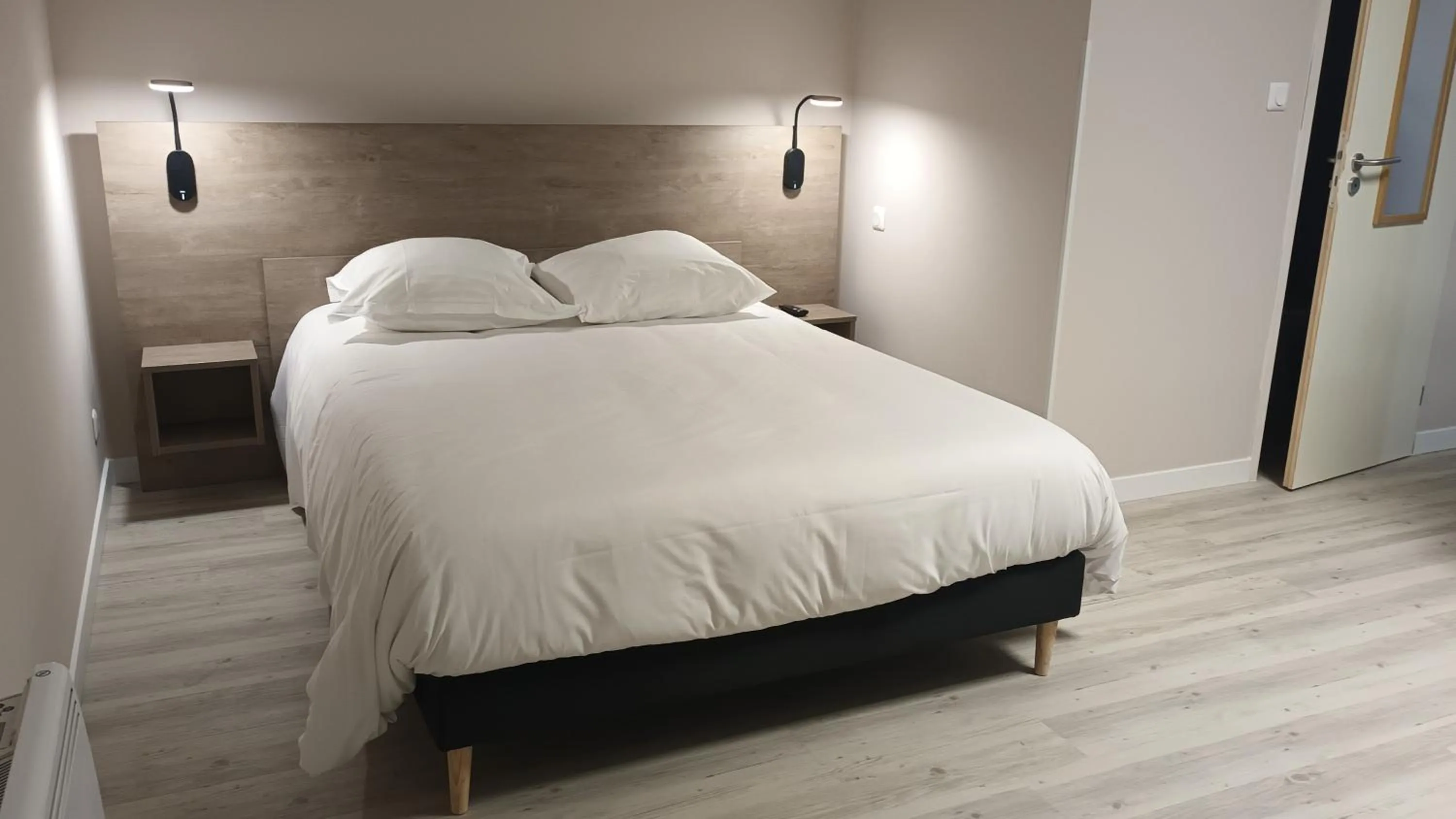 Bedroom, Bed in Le Petit Logis