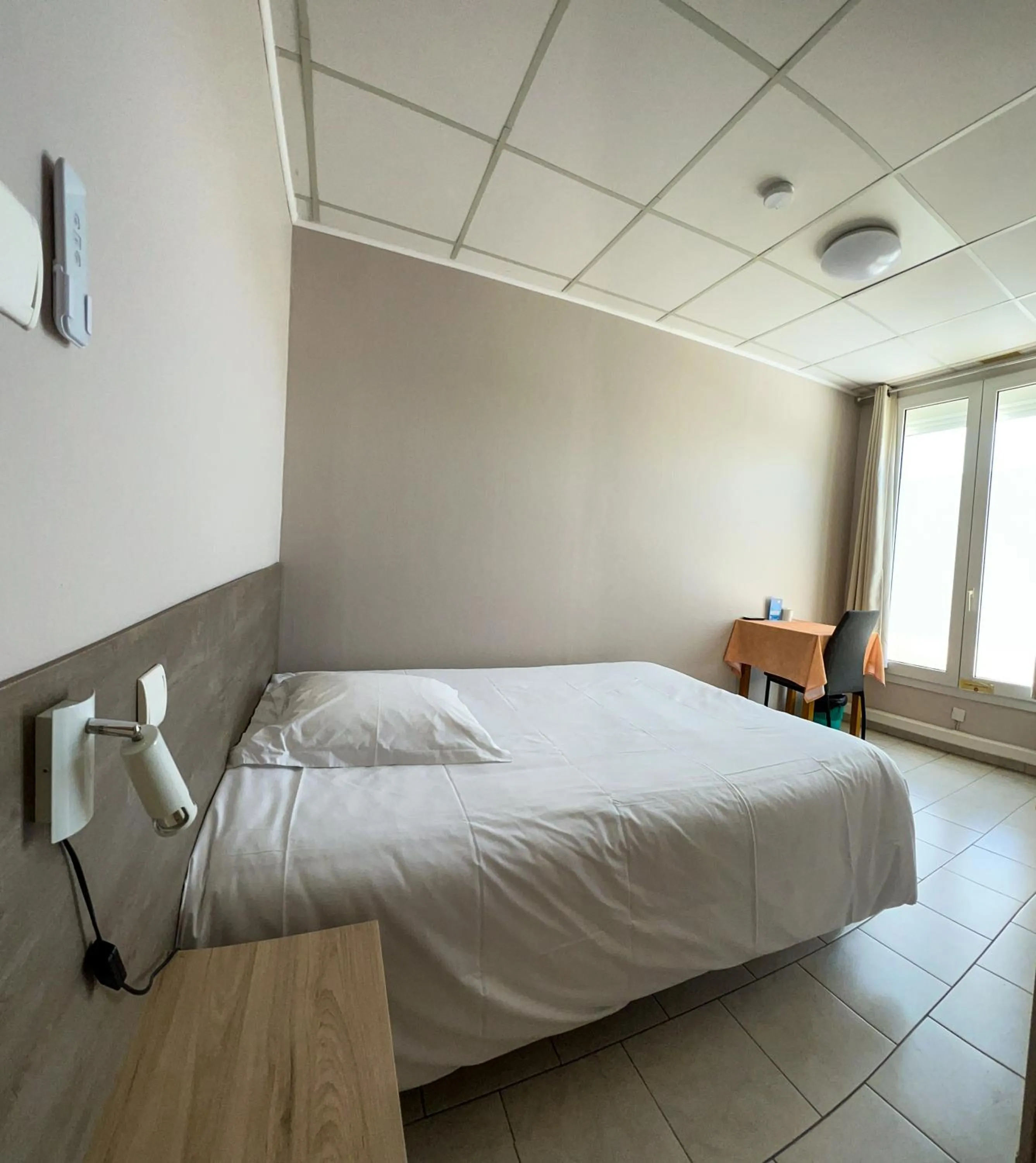 Bedroom, Bed in Le Petit Logis