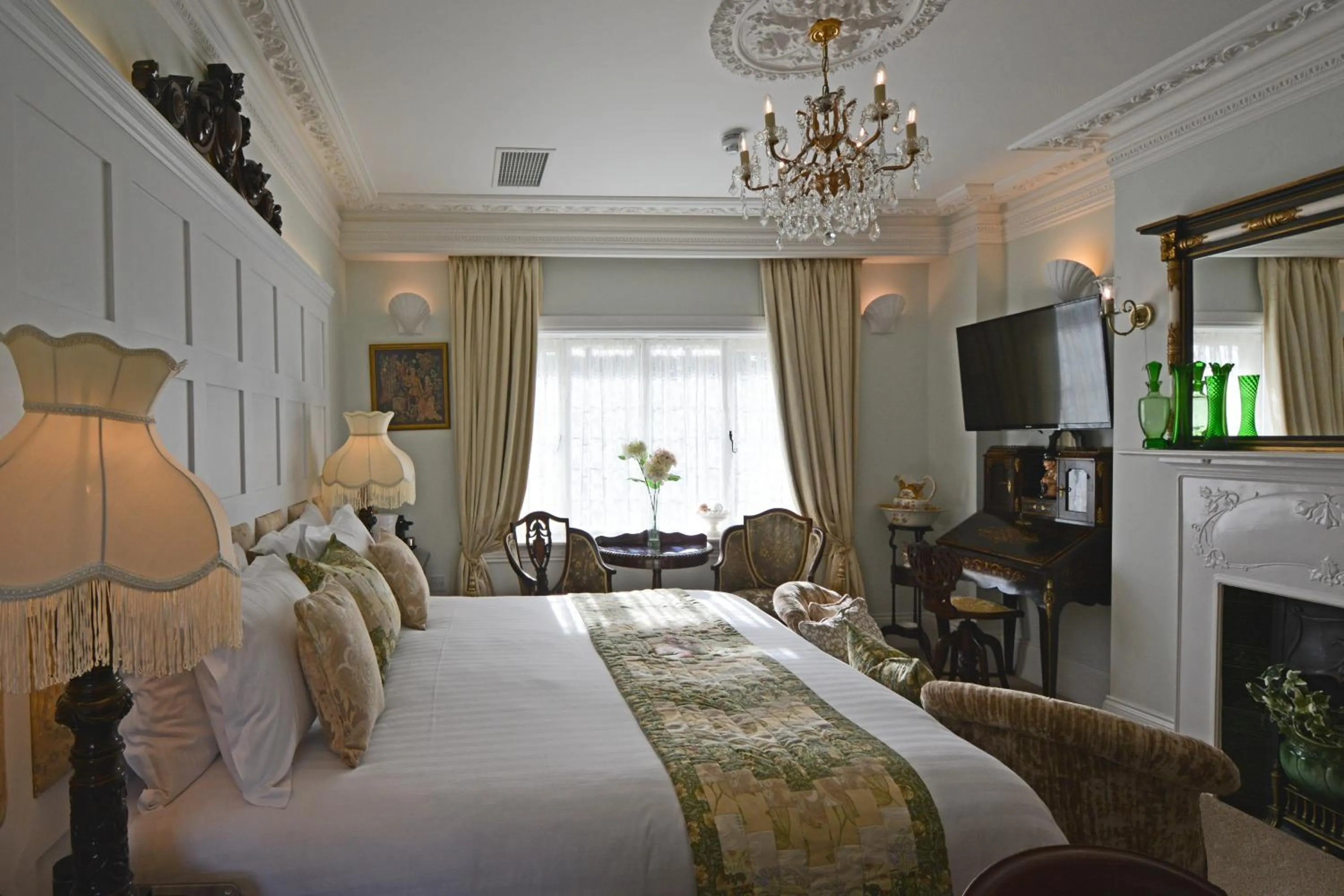 Bedroom, Bed in Haven Hall Hotel