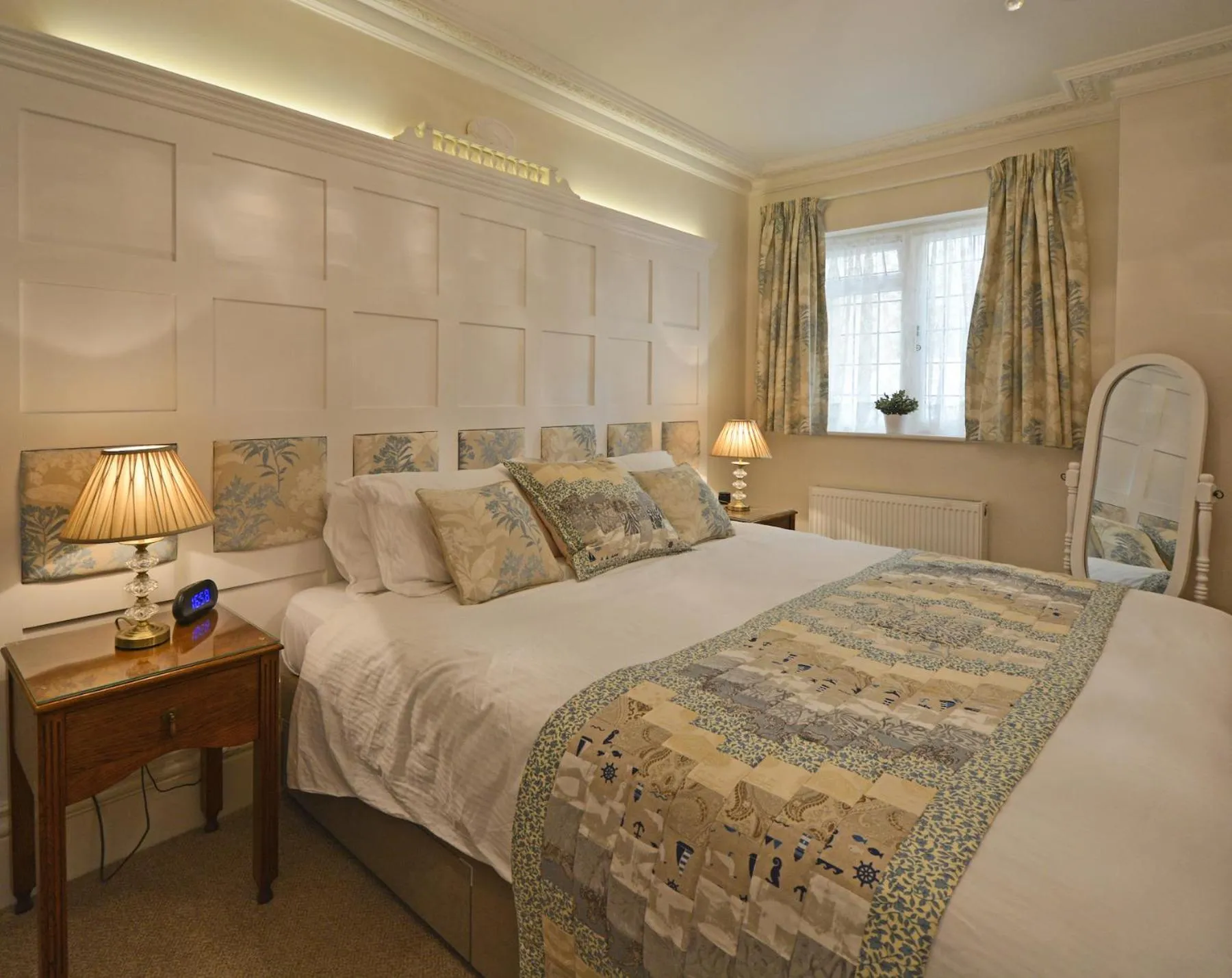 Bedroom, Bed in Haven Hall Hotel