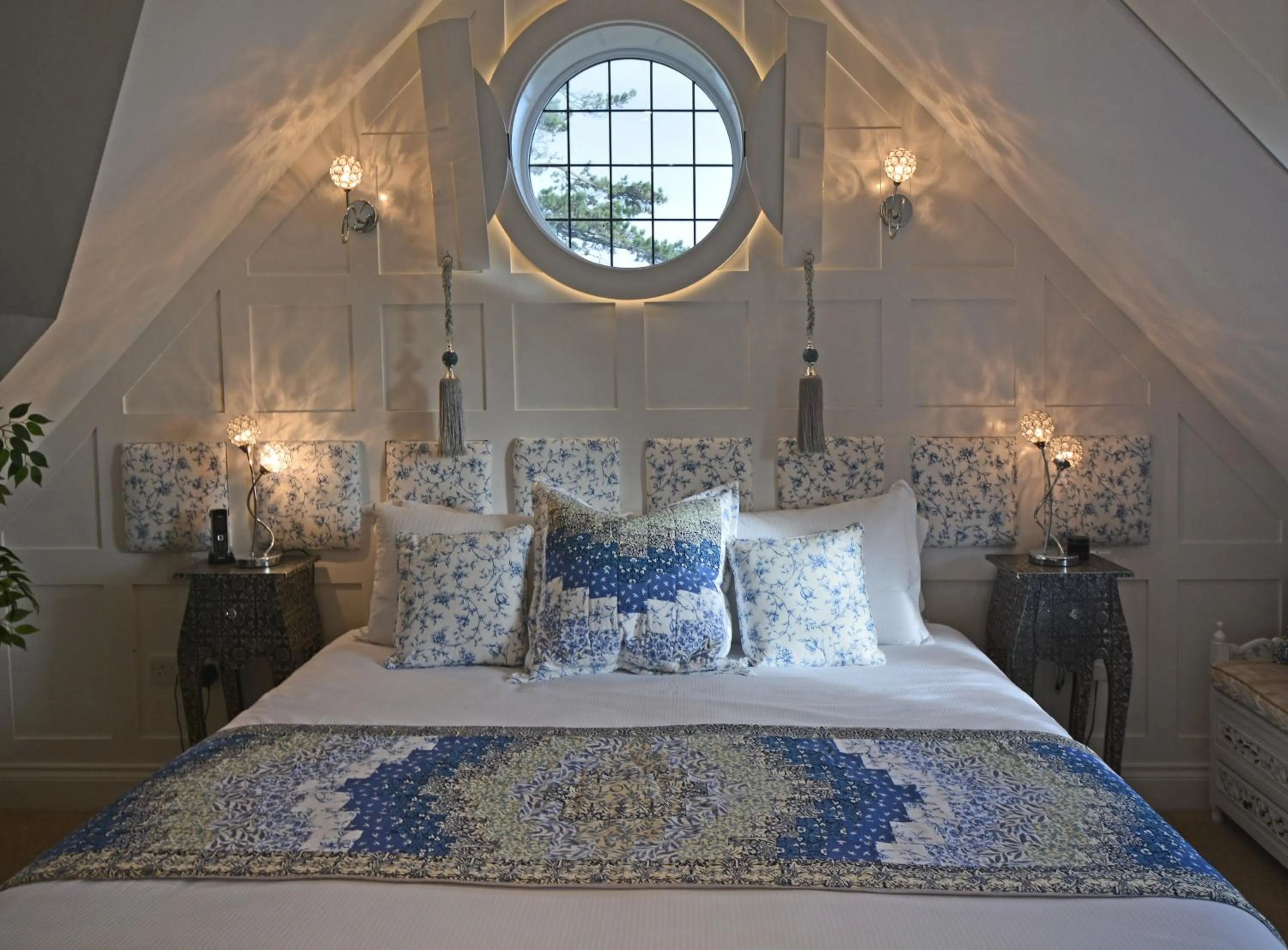 Bedroom, Bed in Haven Hall Hotel