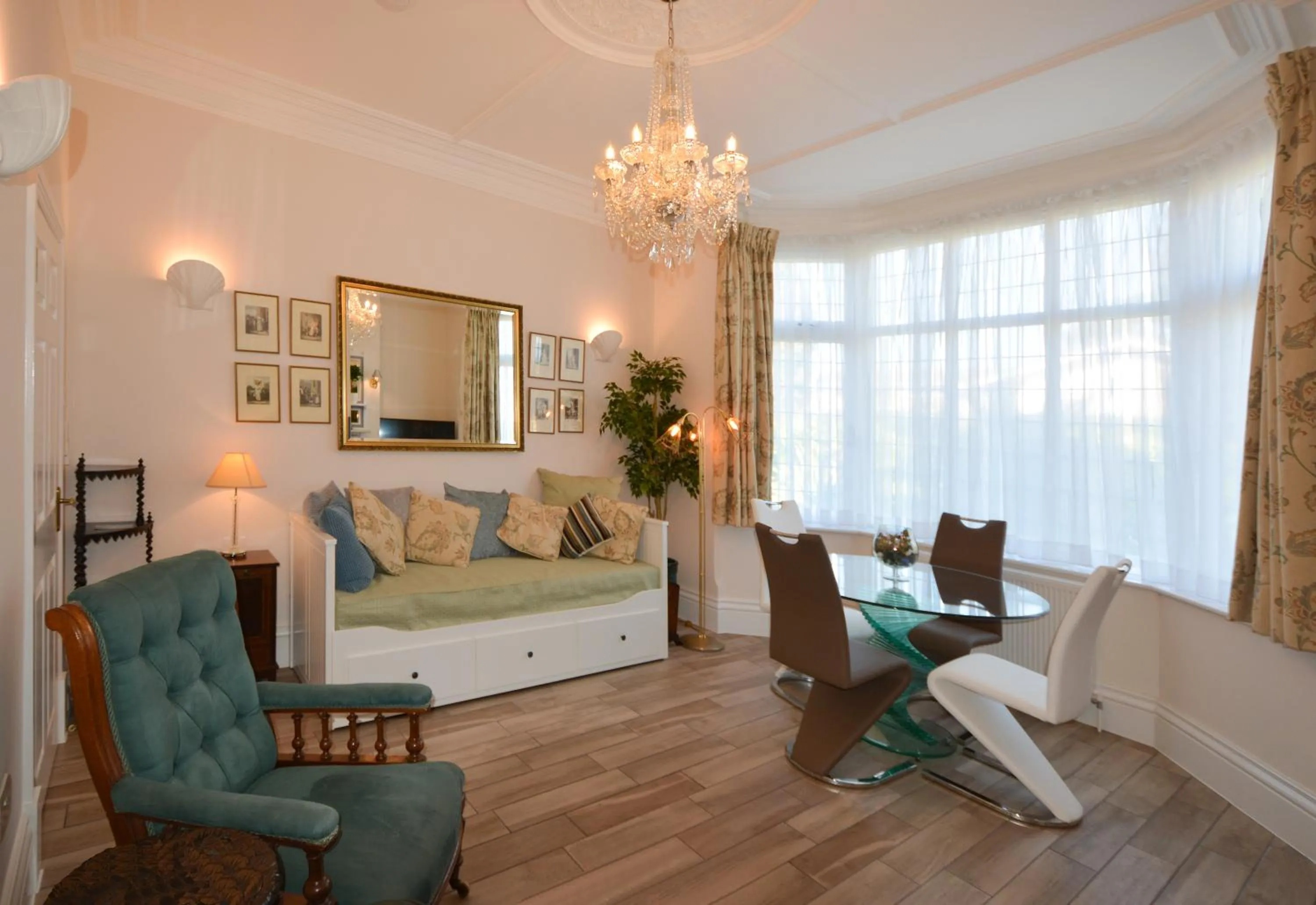 Living room in Haven Hall Hotel