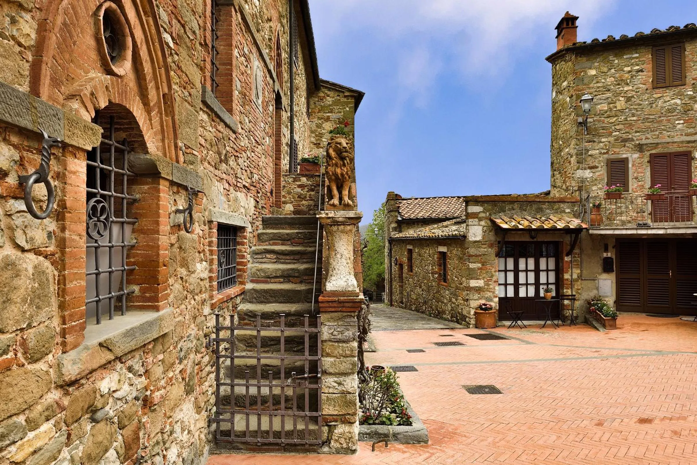 Facade/entrance in Castelletto di Montebenichi