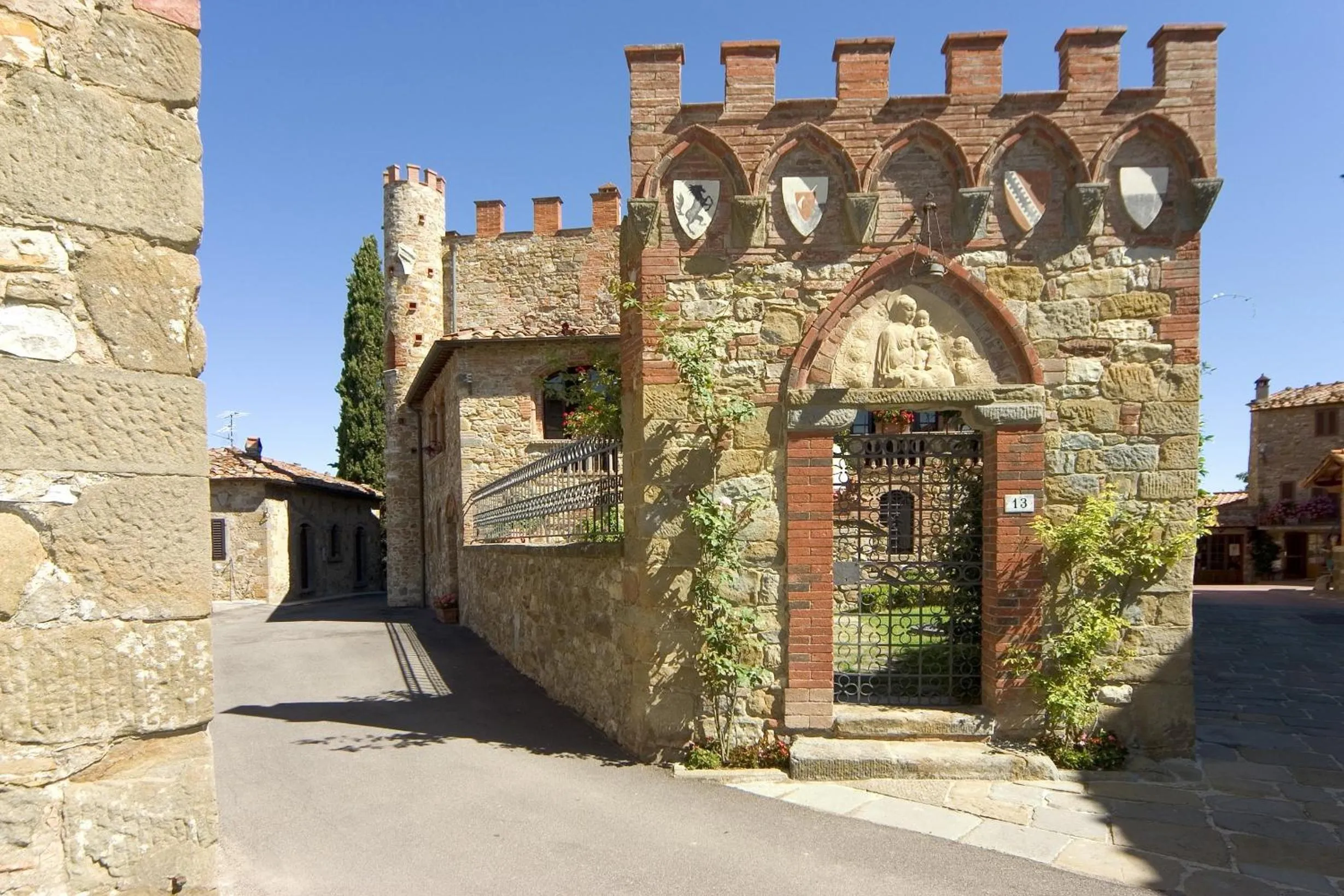 Property building in Castelletto di Montebenichi