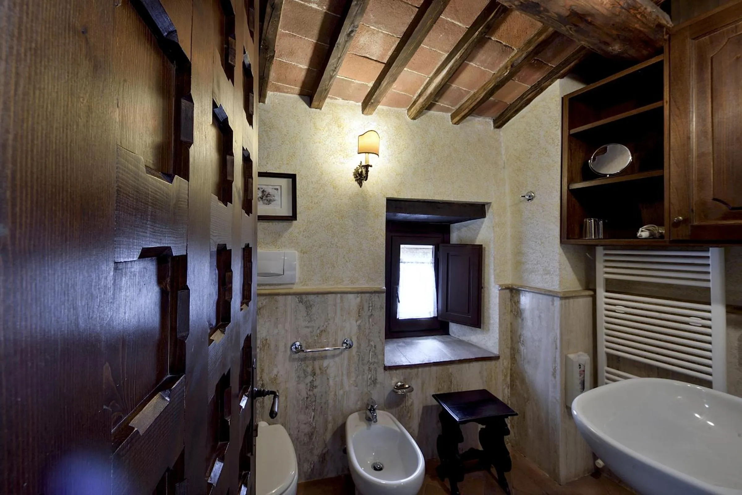 Bathroom in Castelletto di Montebenichi