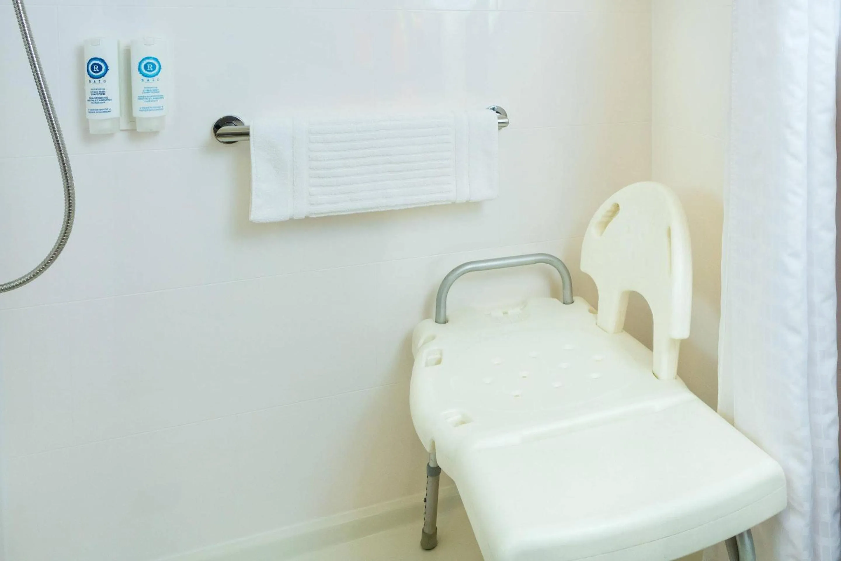 Bedroom in Comfort Inn Hwy 401