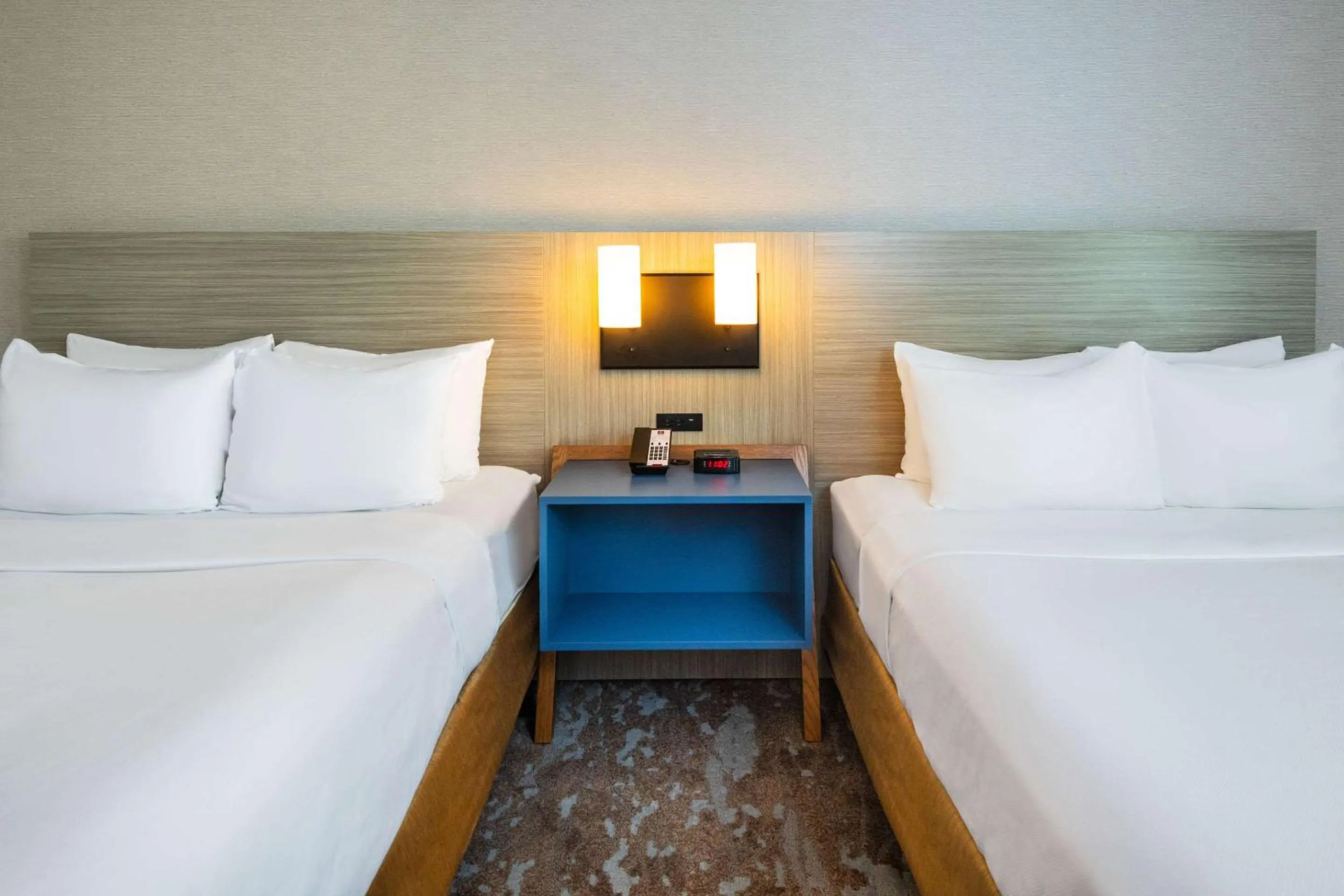 Bedroom, Bed in Comfort Inn Hwy 401