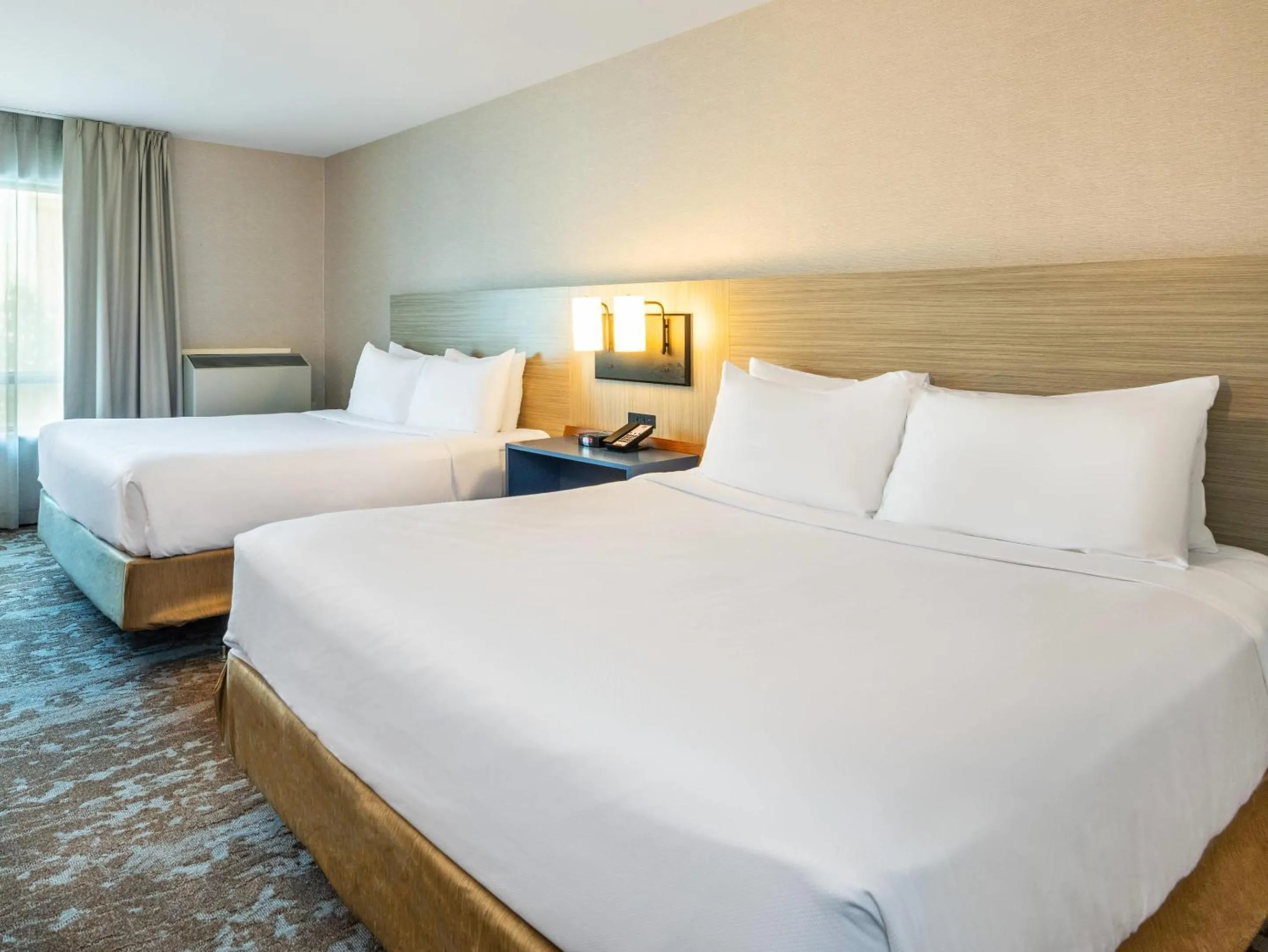 Bedroom, Bed in Comfort Inn Hwy 401