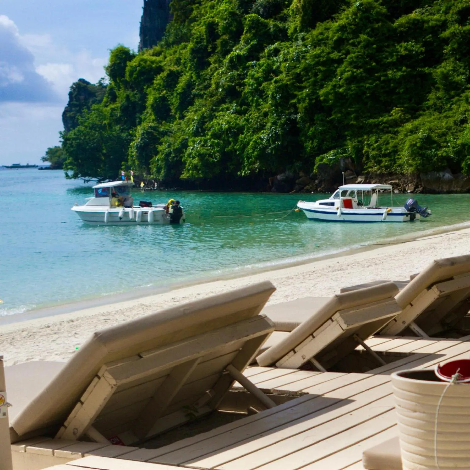 sunbed in Mama Beach Residence - Adults Only