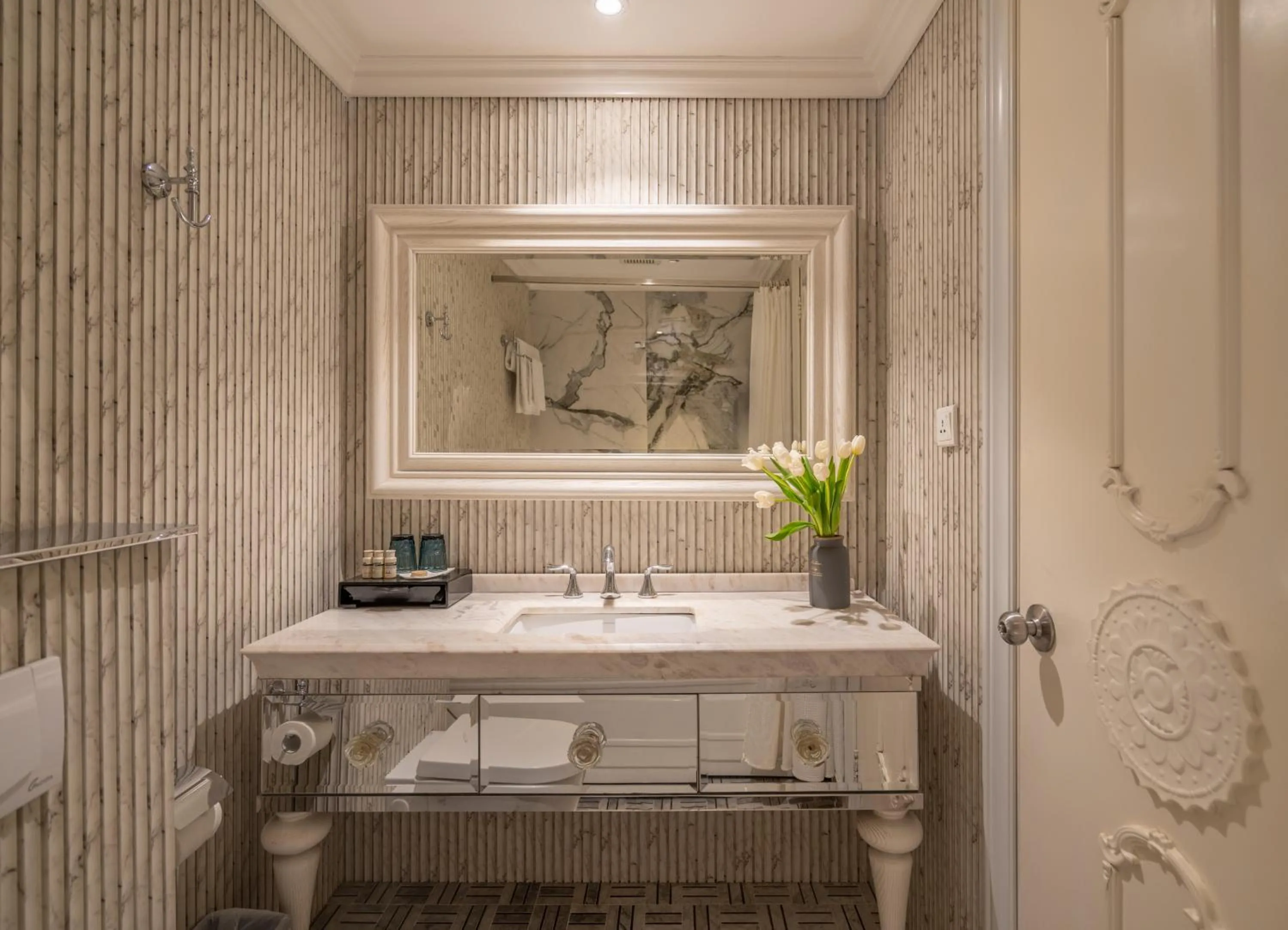 Bathroom in A&EM Saigon Hotel