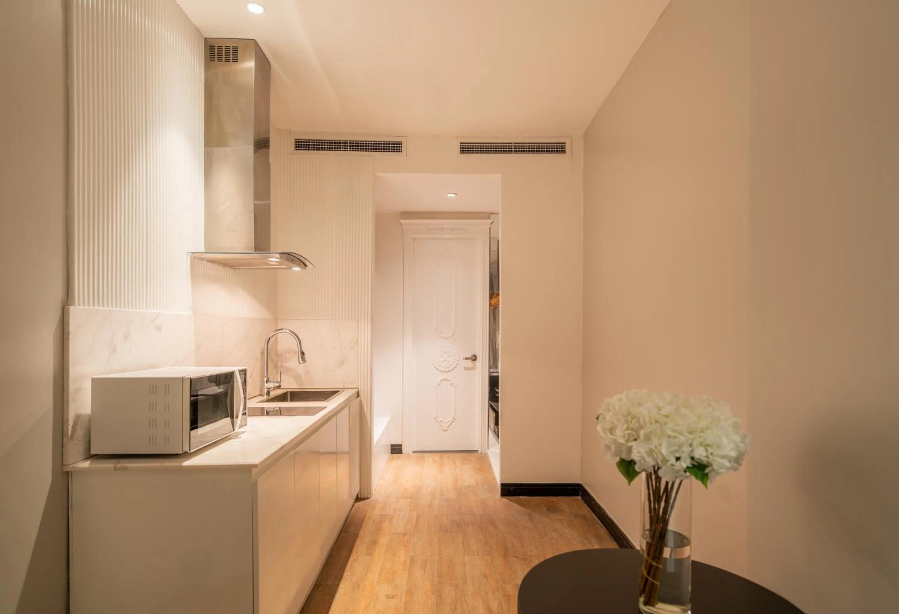 Kitchen or kitchenette in A&EM Saigon Hotel