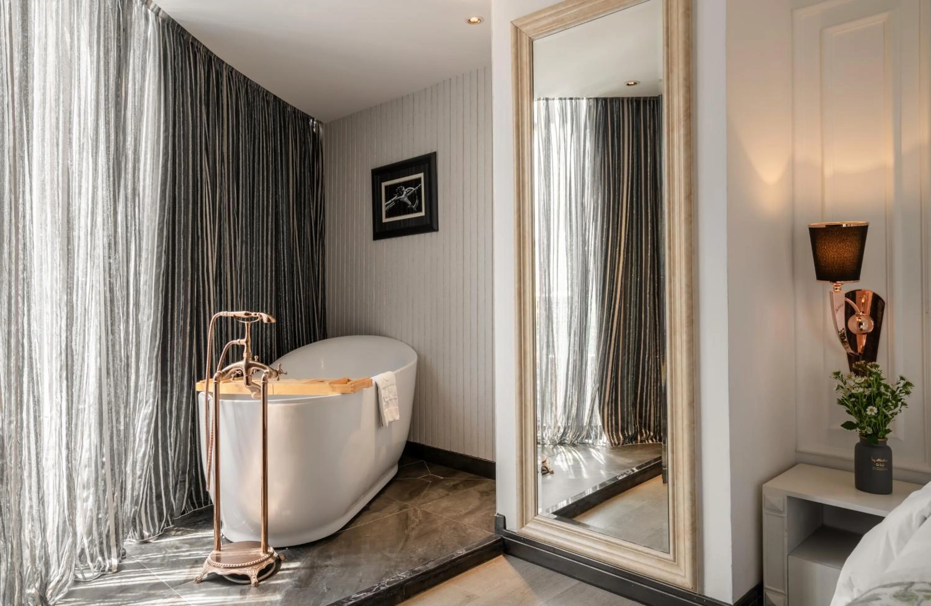 Bath, Bed in A&EM Saigon Hotel