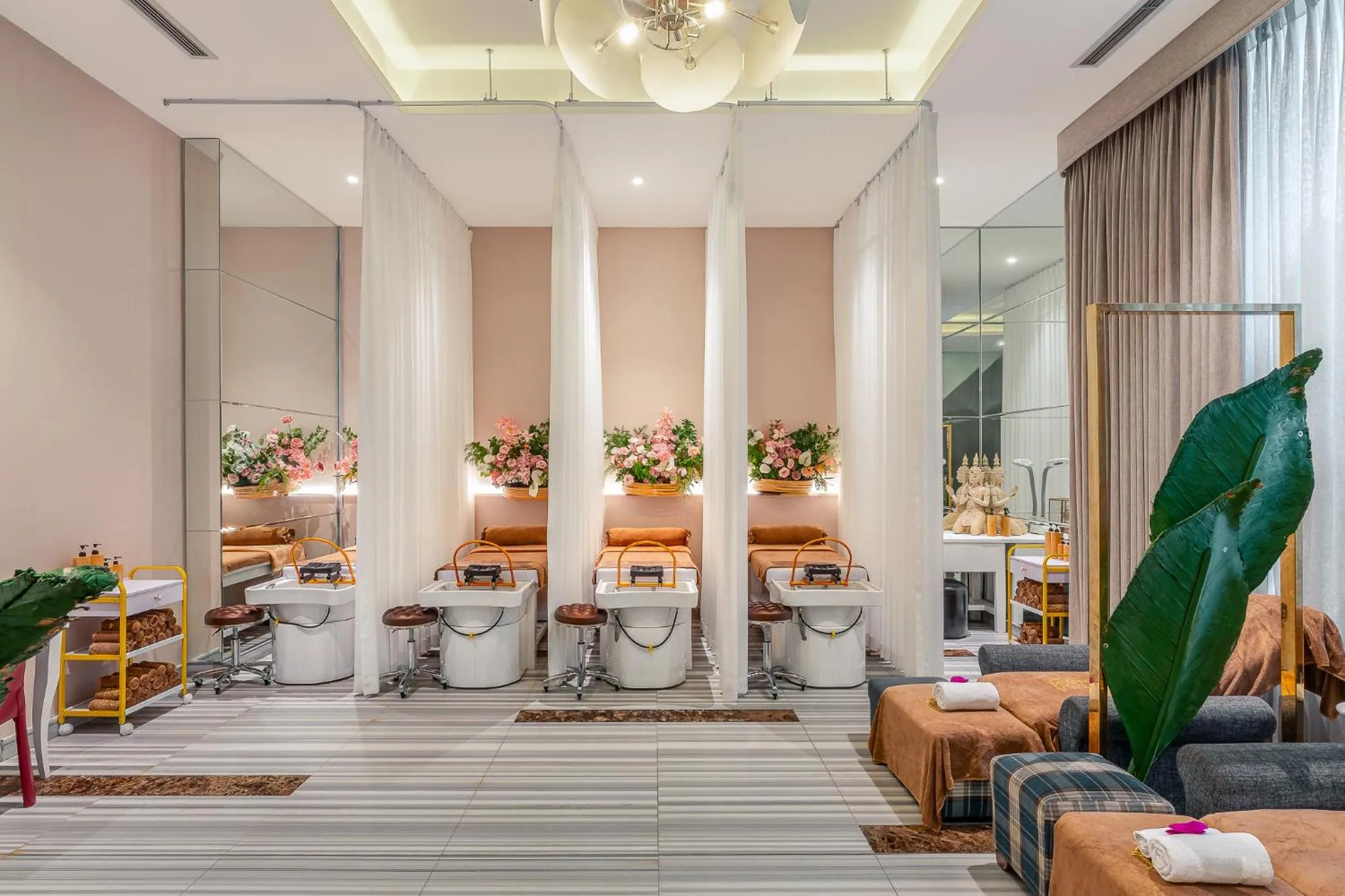 Massage in A&EM Saigon Hotel