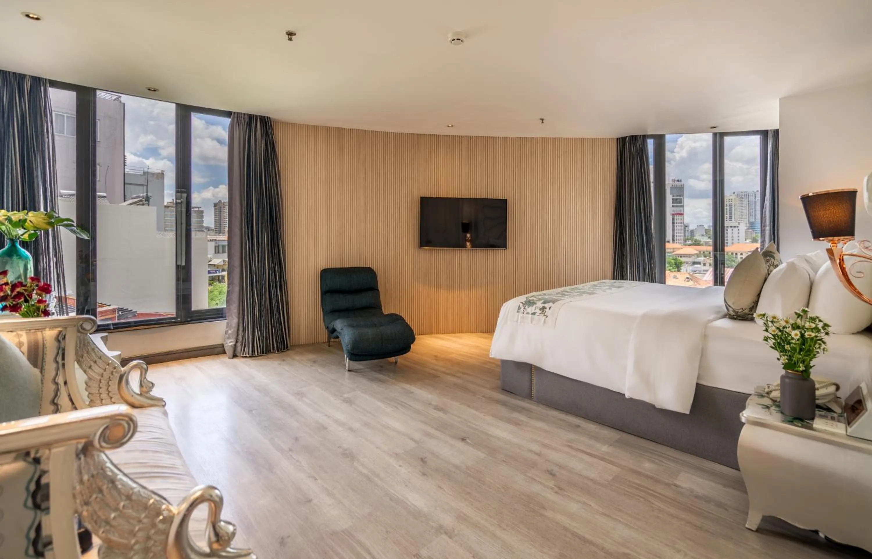 TV and multimedia, Bed in A&EM Saigon Hotel