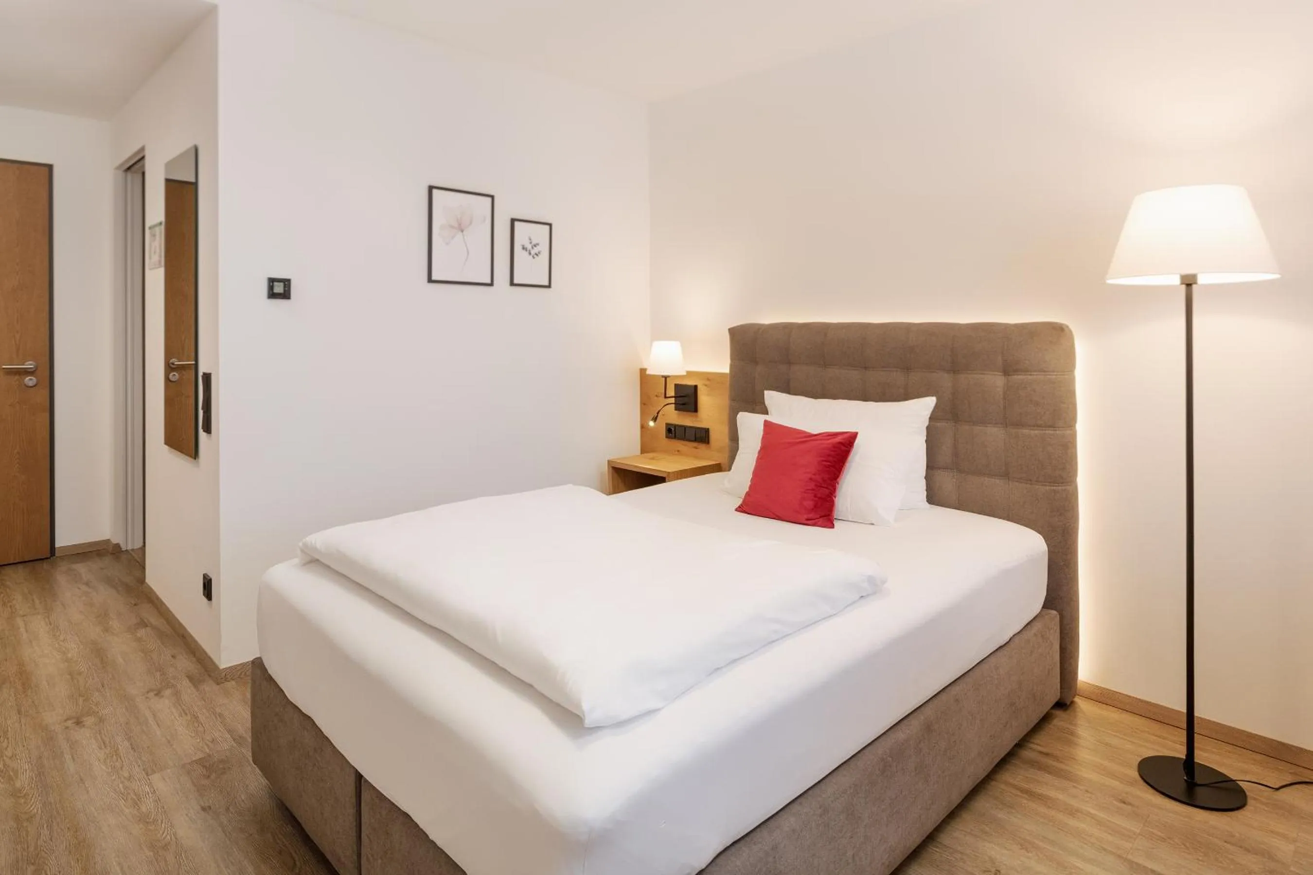 Photo of the whole room, Bed in Hotel Obermaier