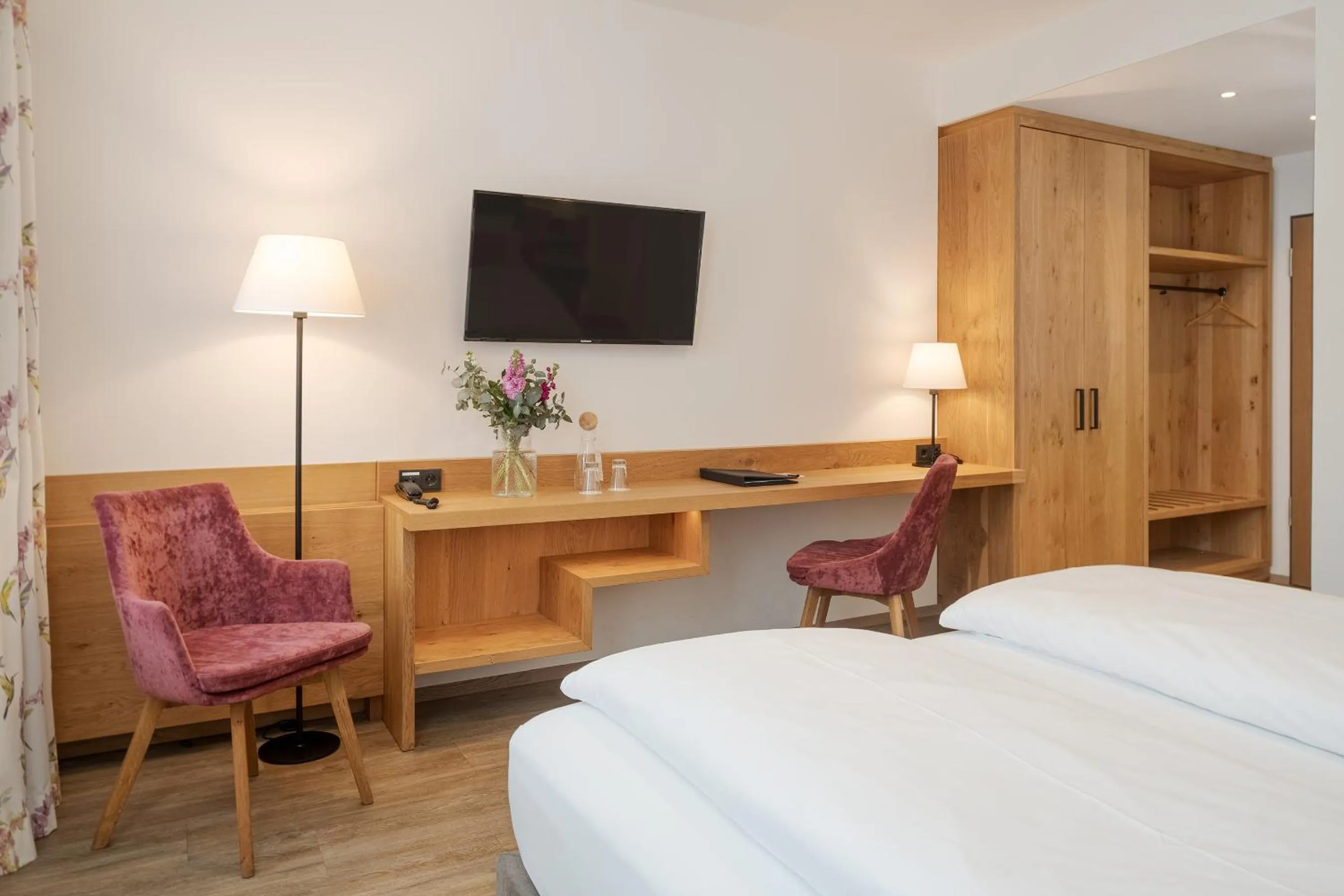 Photo of the whole room, Bed in Hotel Obermaier