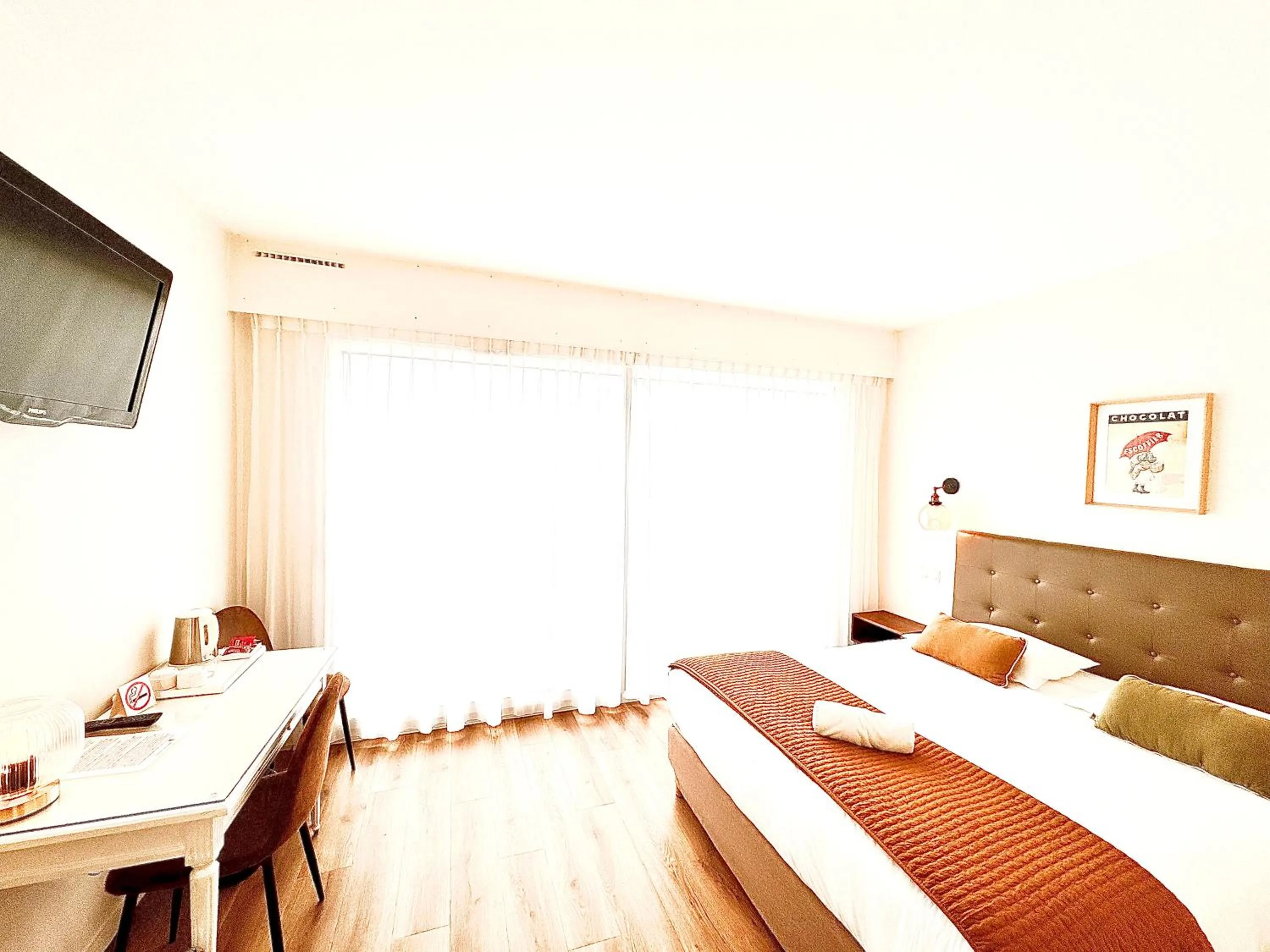 Bed in Hotel ASTORIA- Saint Etienne-Centre des Congrès-