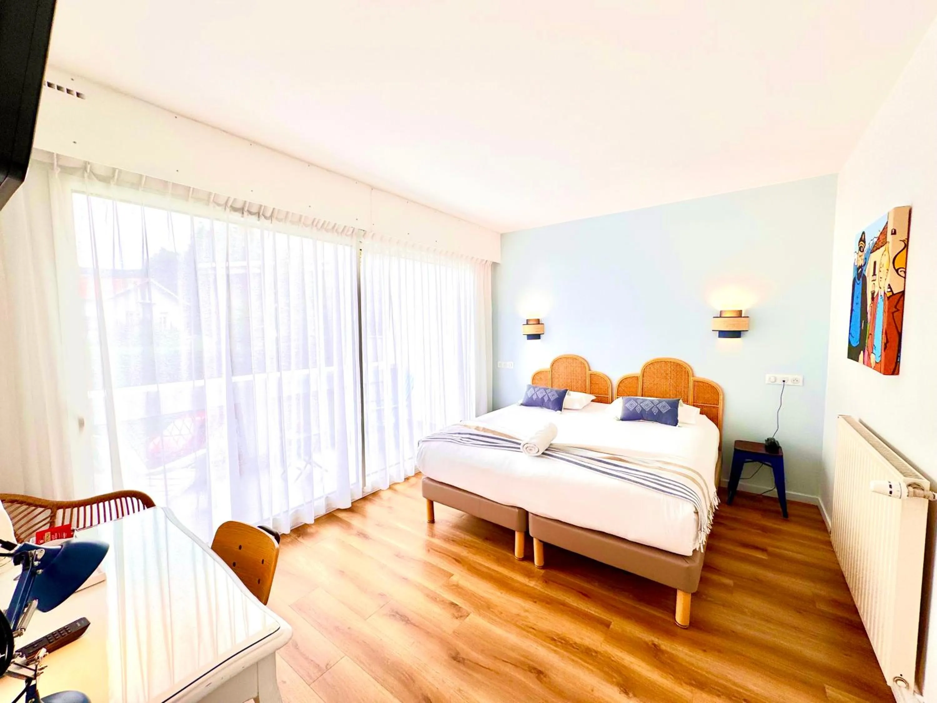 Bed in Hotel ASTORIA- Saint Etienne-Centre des Congrès-