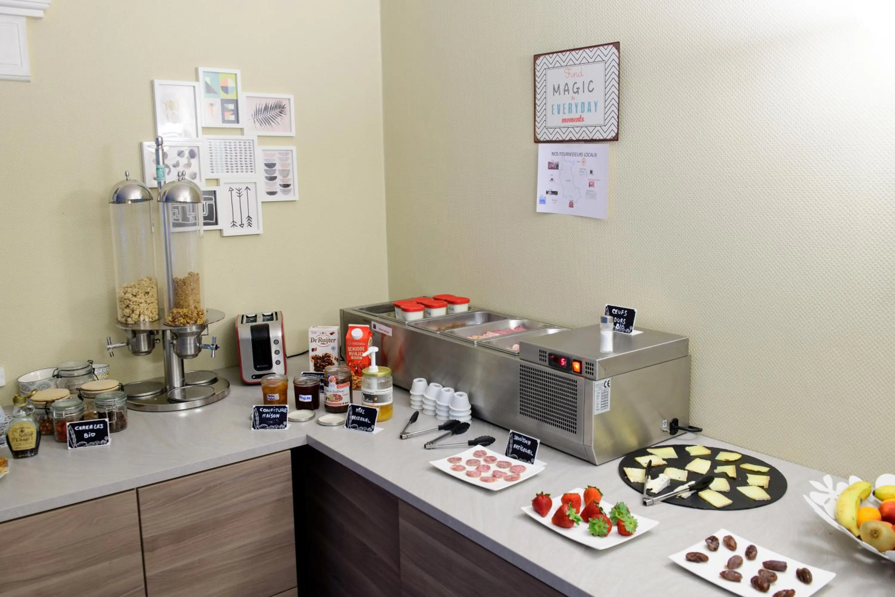 Buffet breakfast in Hotel ASTORIA- Saint Etienne-Centre des Congrès-