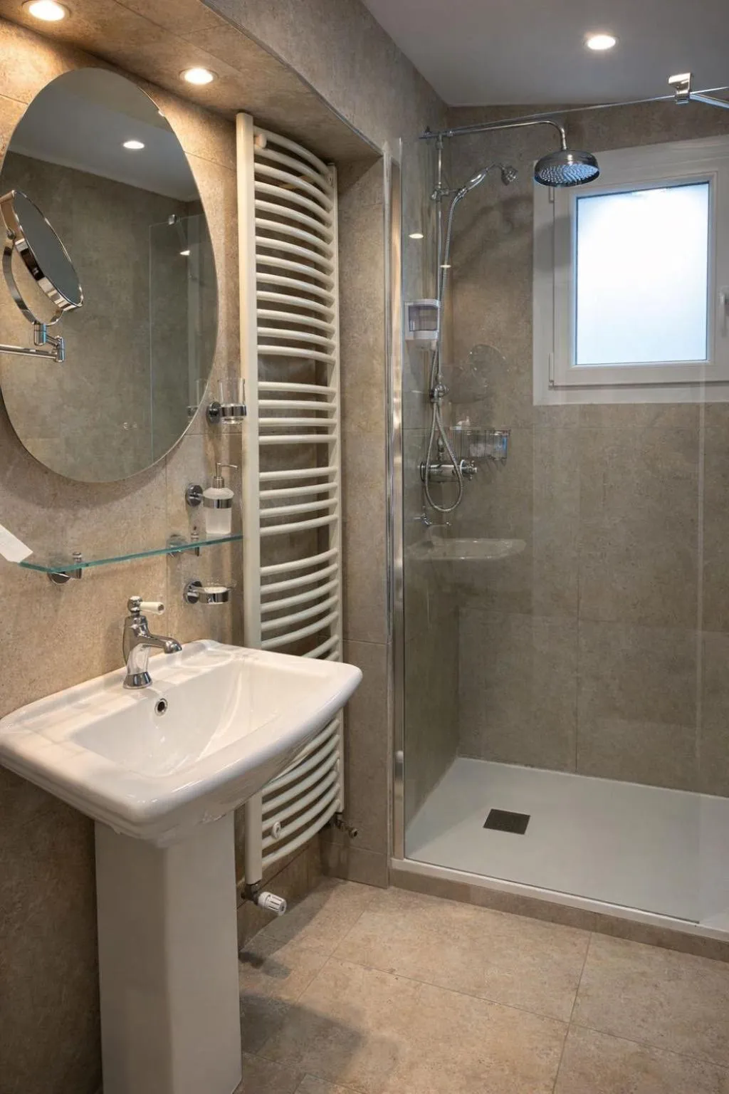 Hotel ASTORIA- Saint Etienne-Centre des Congrès-