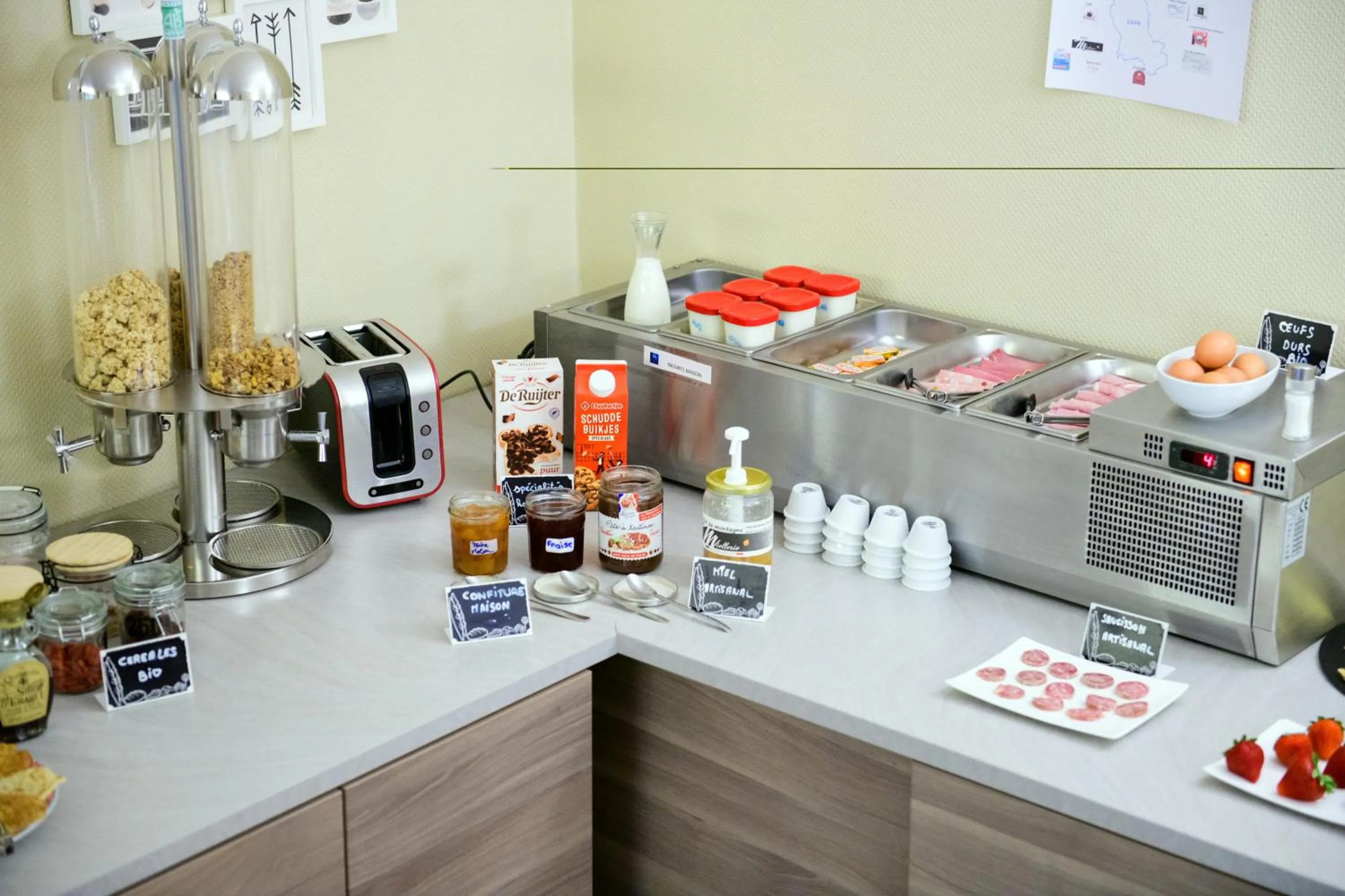 Buffet breakfast in Hotel ASTORIA- Saint Etienne-Centre des Congrès-